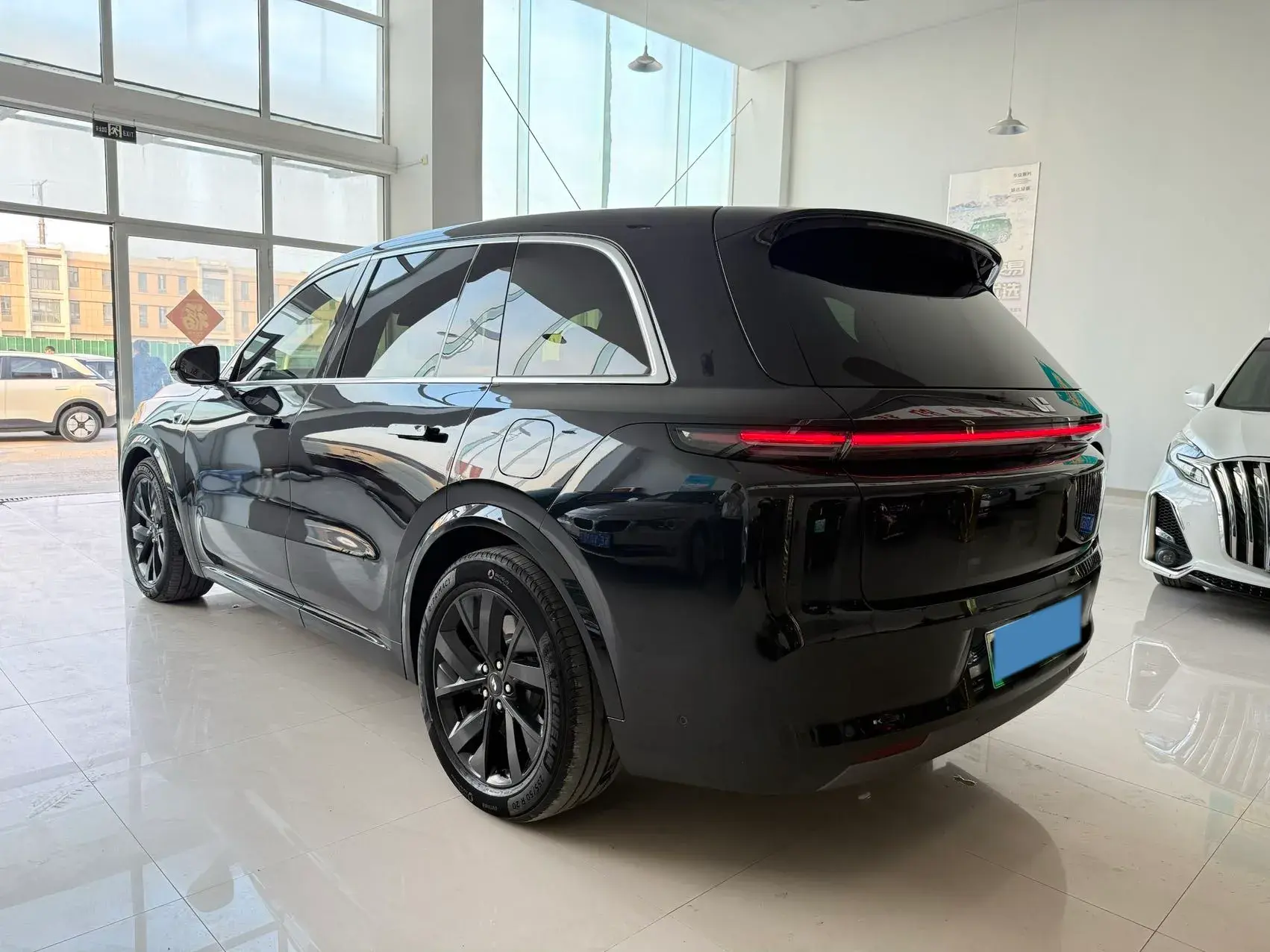 2023 LI L8 thumbnail 4