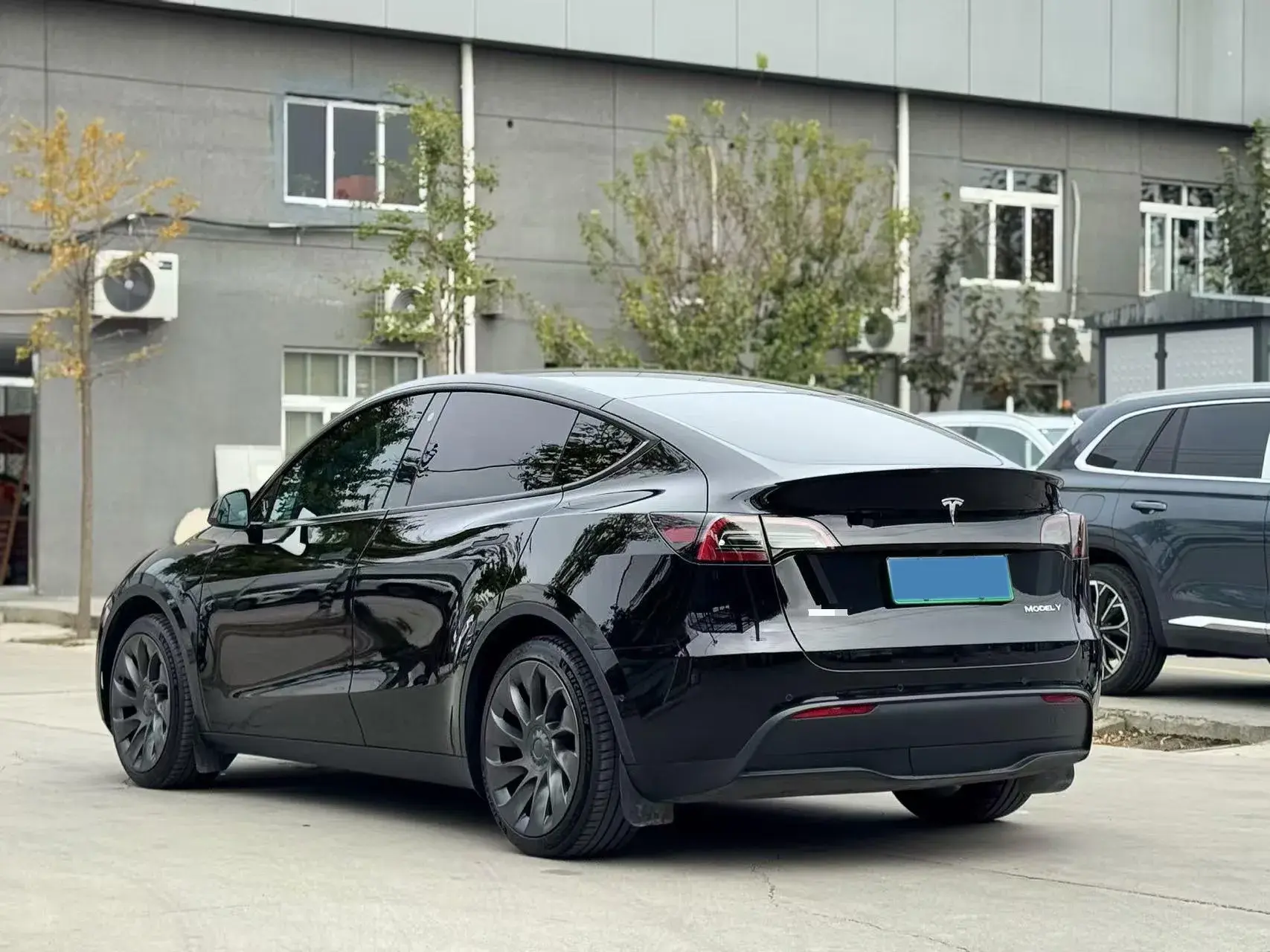 2023 TESLA MODEL thumbnail 4