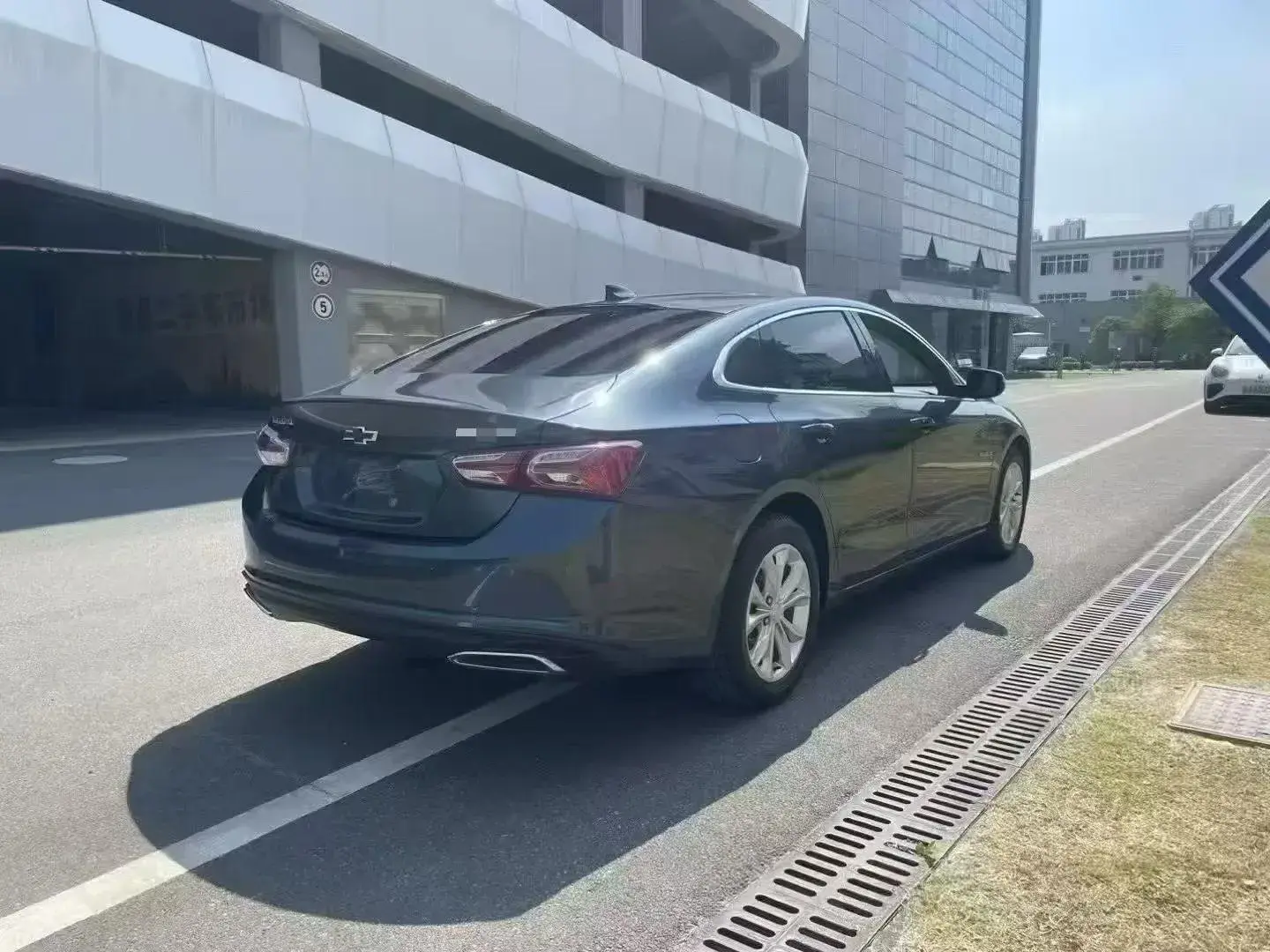 2022 CHEVROLET MALIBU thumbnail 4