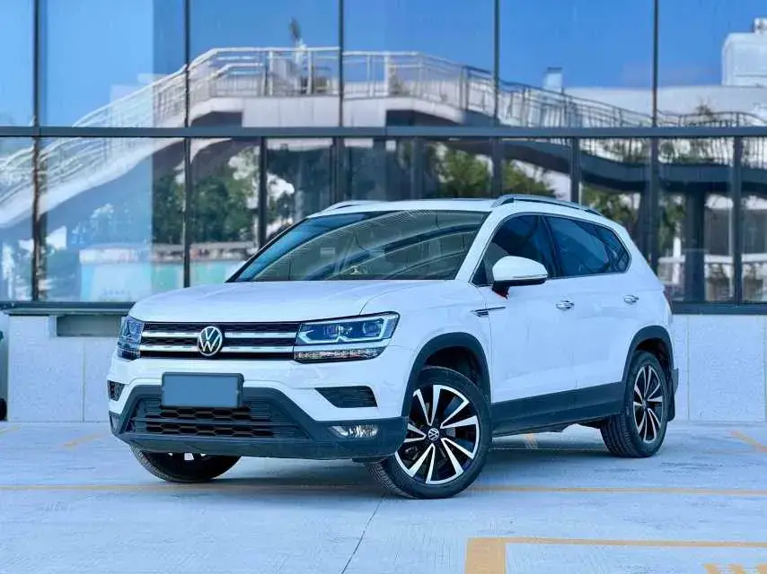 2021 VOLKSWAGEN THARU view 1