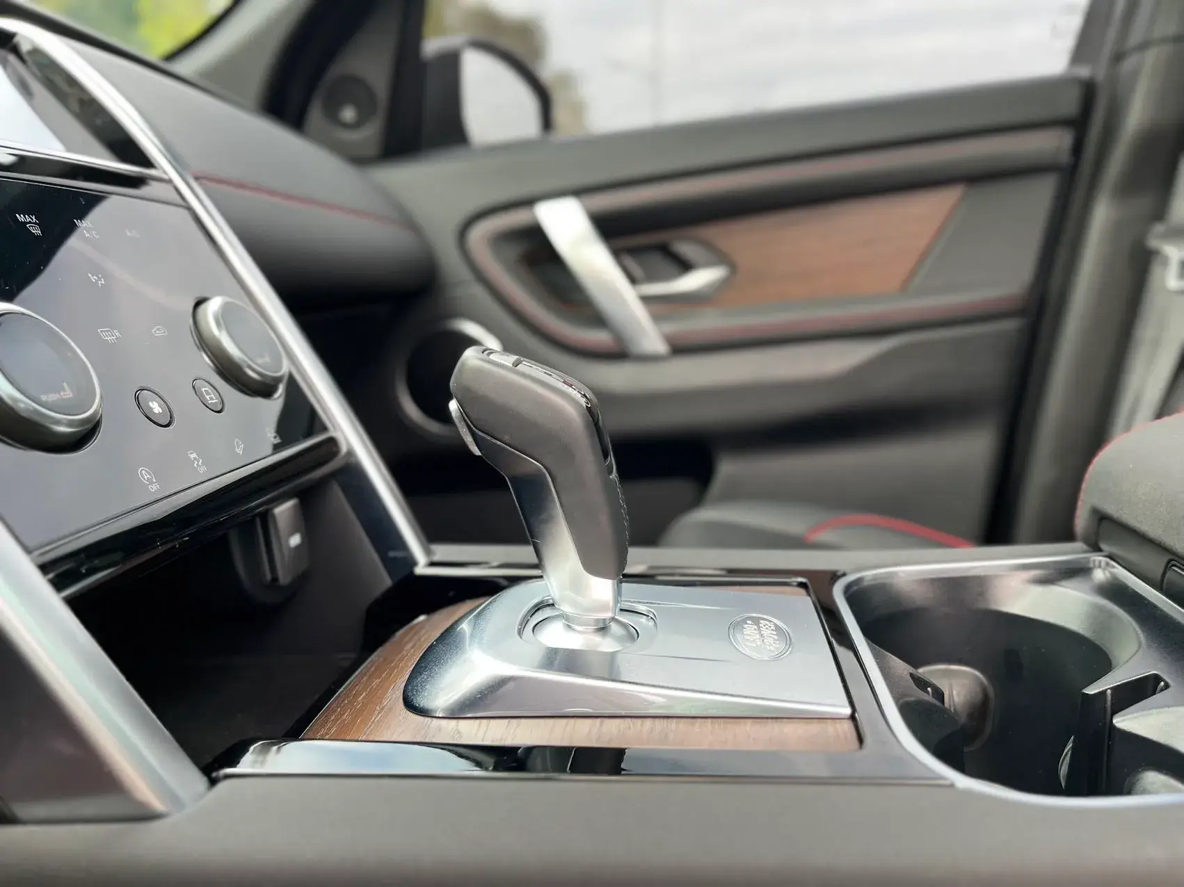 2022 LAND ROVER thumbnail 3