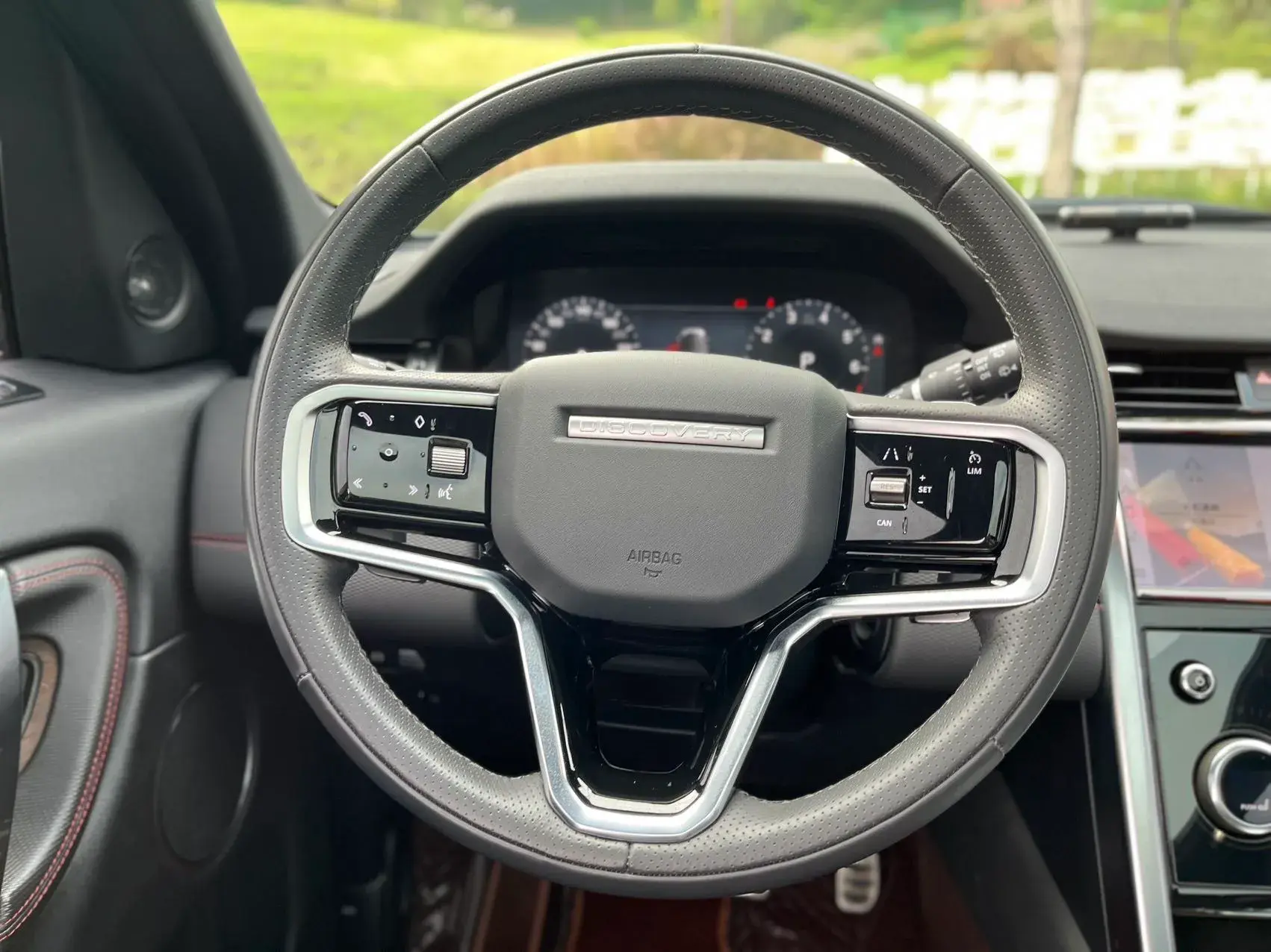 2022 LAND ROVER thumbnail 4