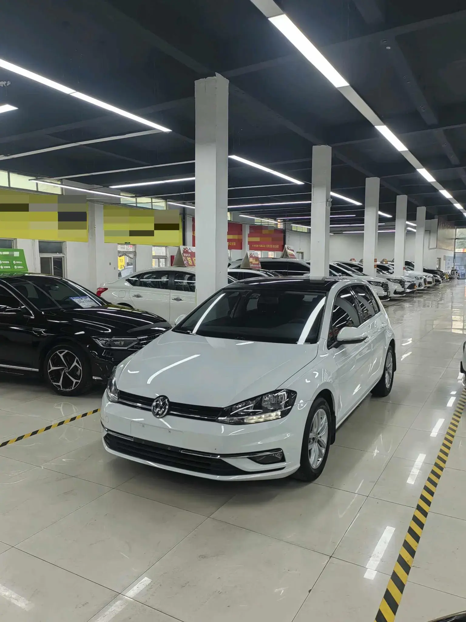 2019 VOLKSWAGEN GOLF view 1
