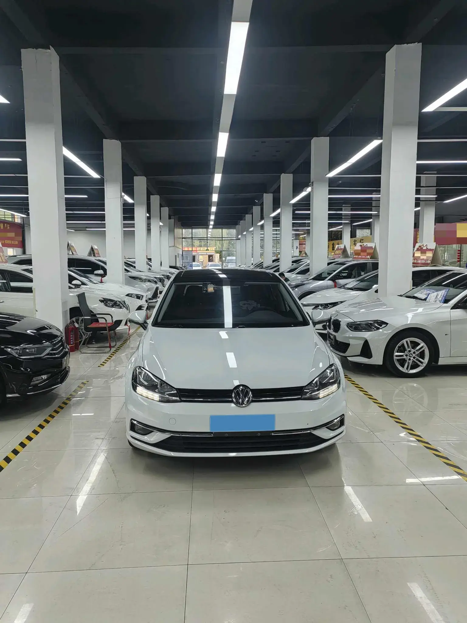 2019 VOLKSWAGEN GOLF thumbnail 3