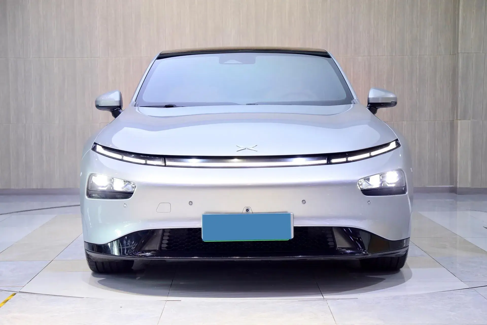 2020 XPENG P7 thumbnail 3