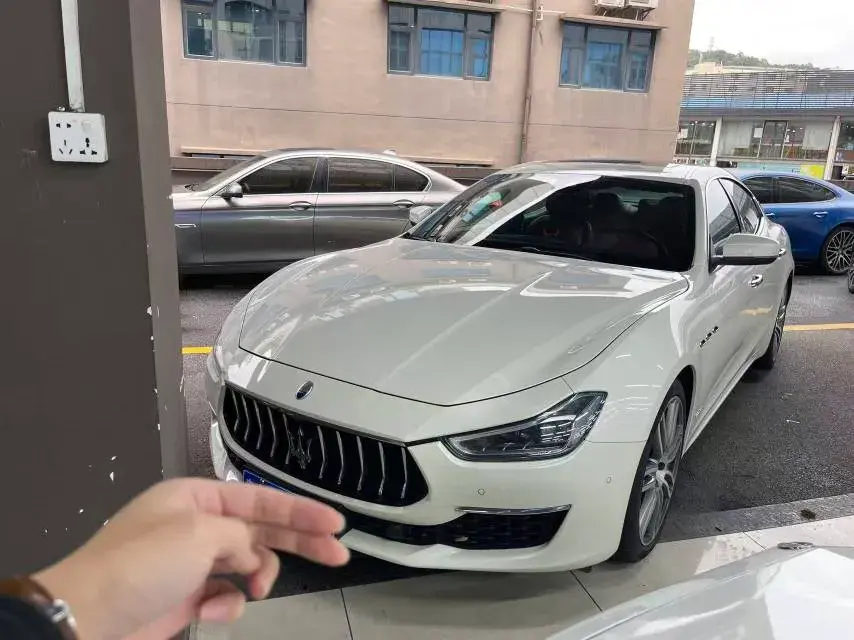 2019 MASERATI GHIBLI view 1