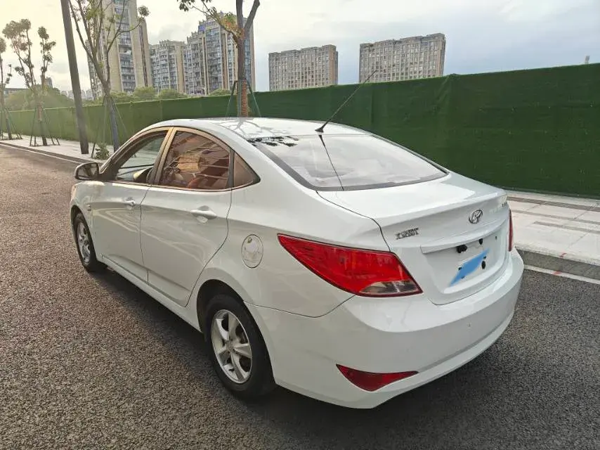 2016 HYUNDAI REINA thumbnail 4