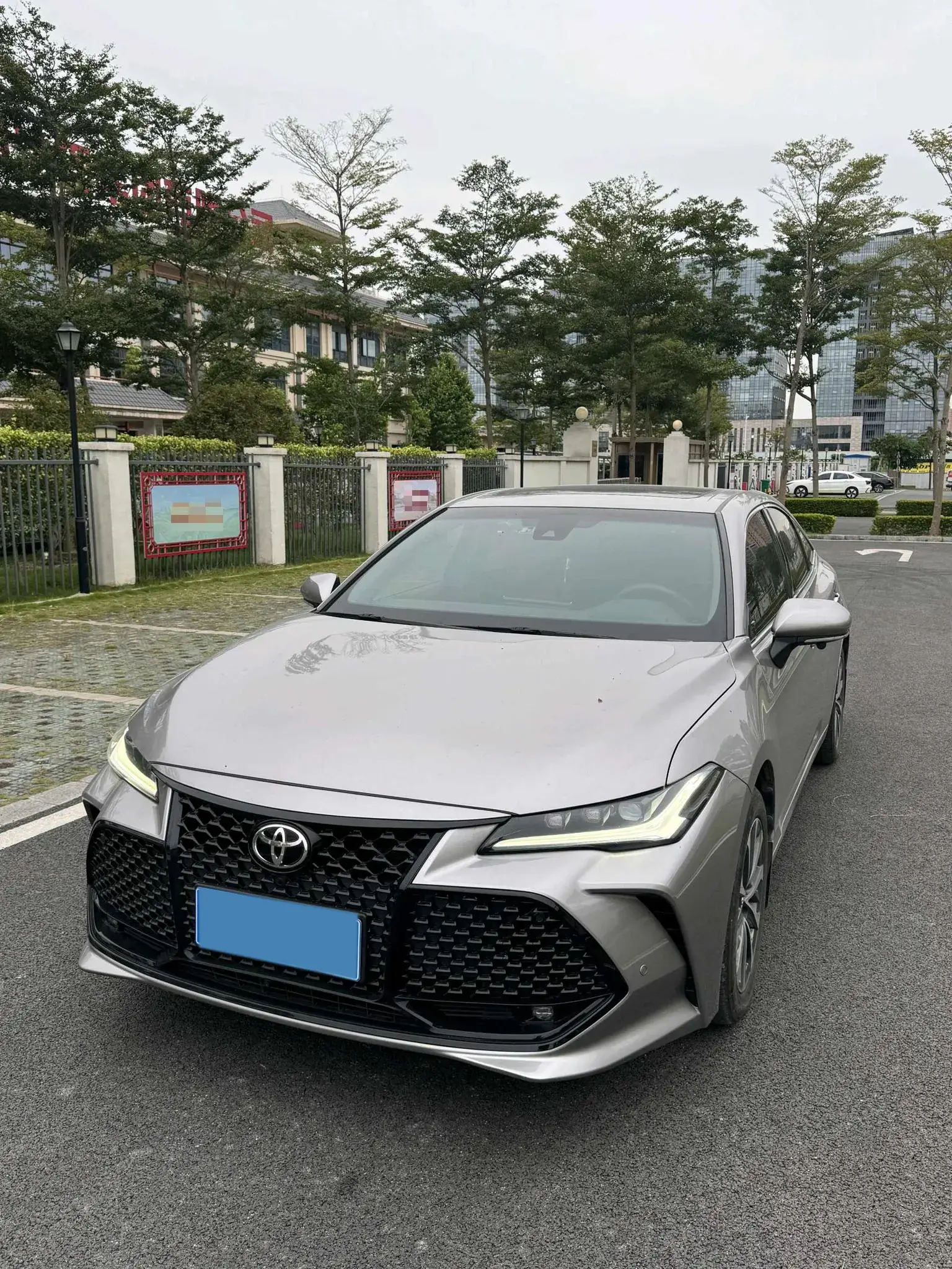 2023 TOYOTA AVALON view 1