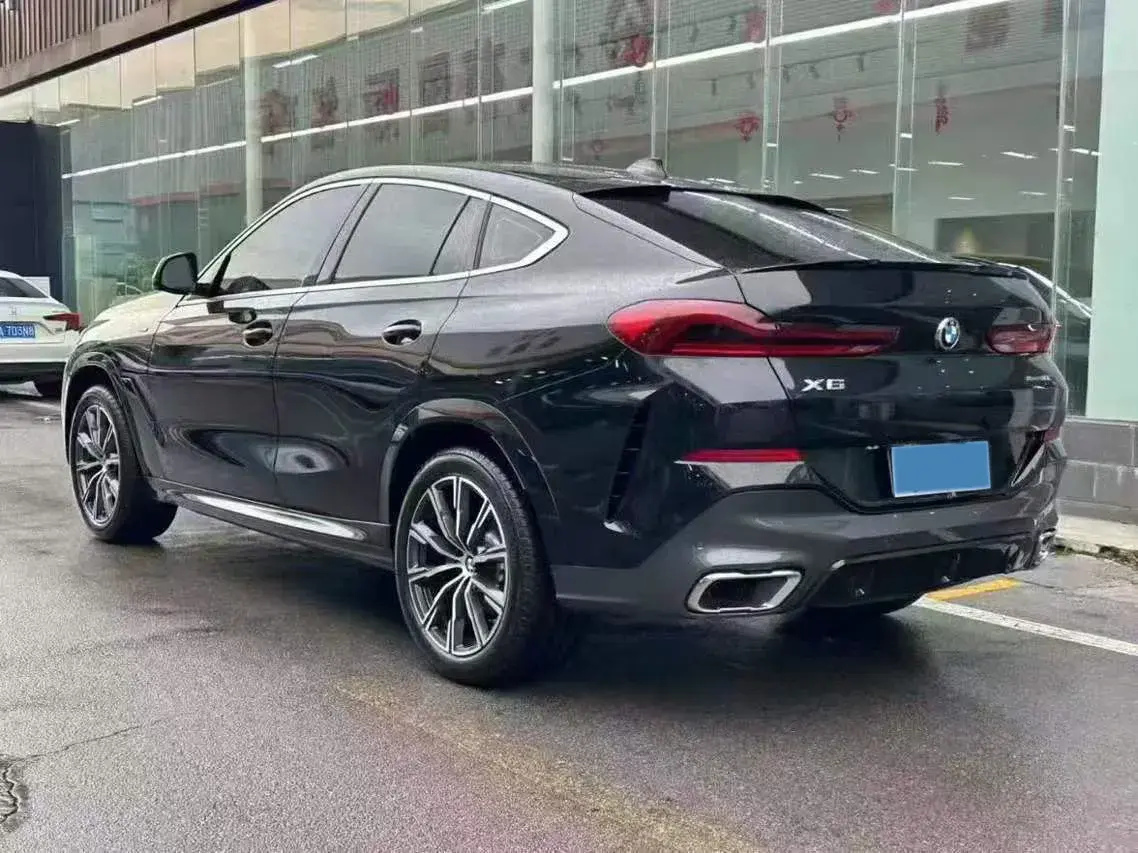 2021 BMW X6 thumbnail 4
