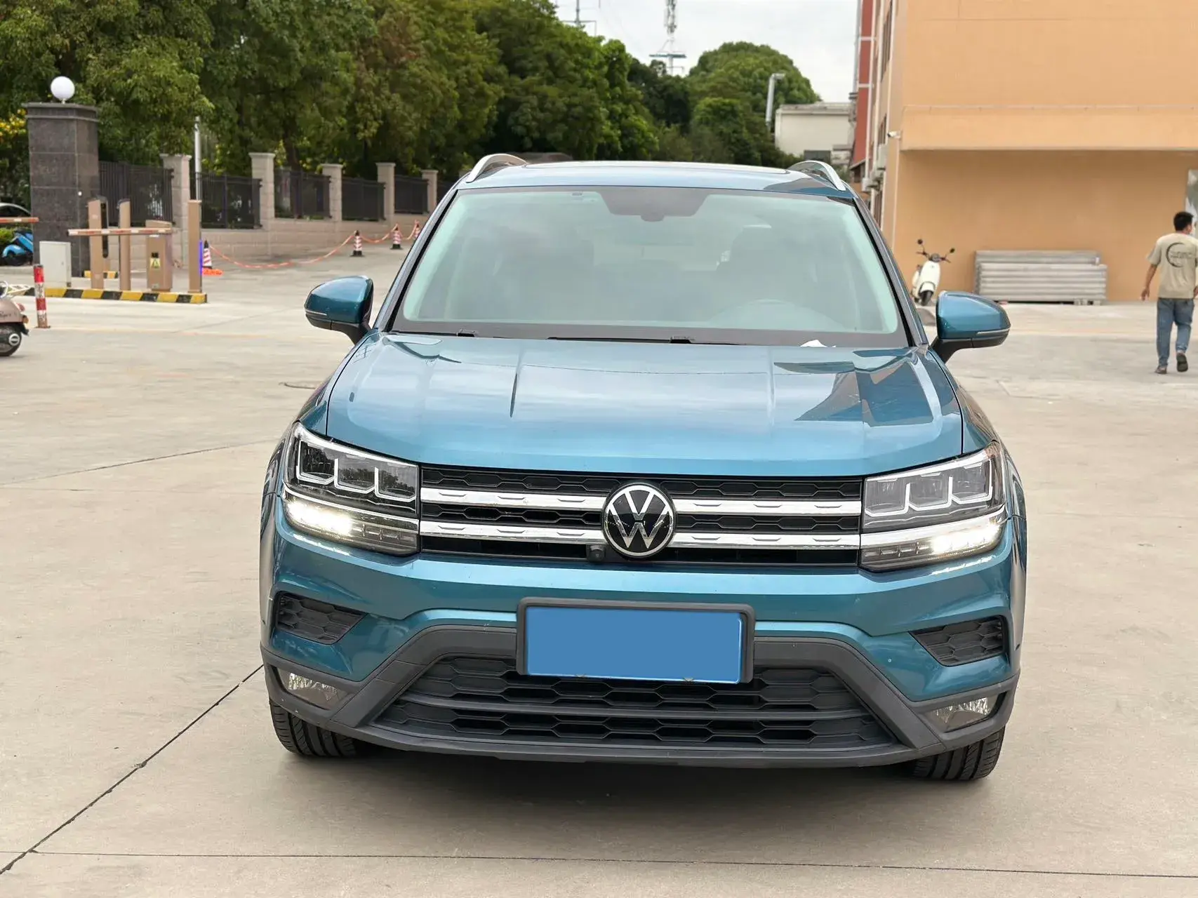 2021 VOLKSWAGEN THARU thumbnail 2
