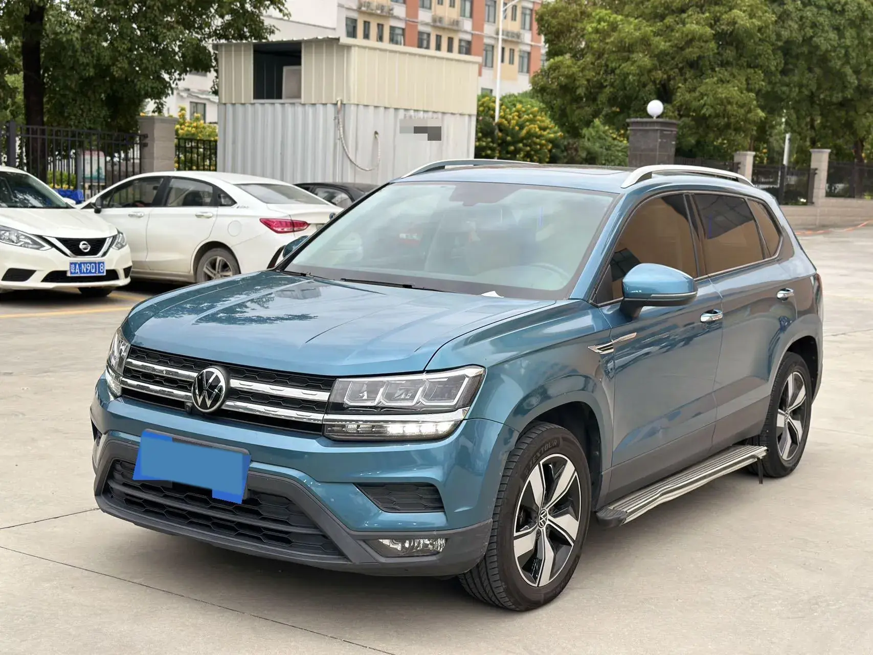2021 VOLKSWAGEN THARU view 1