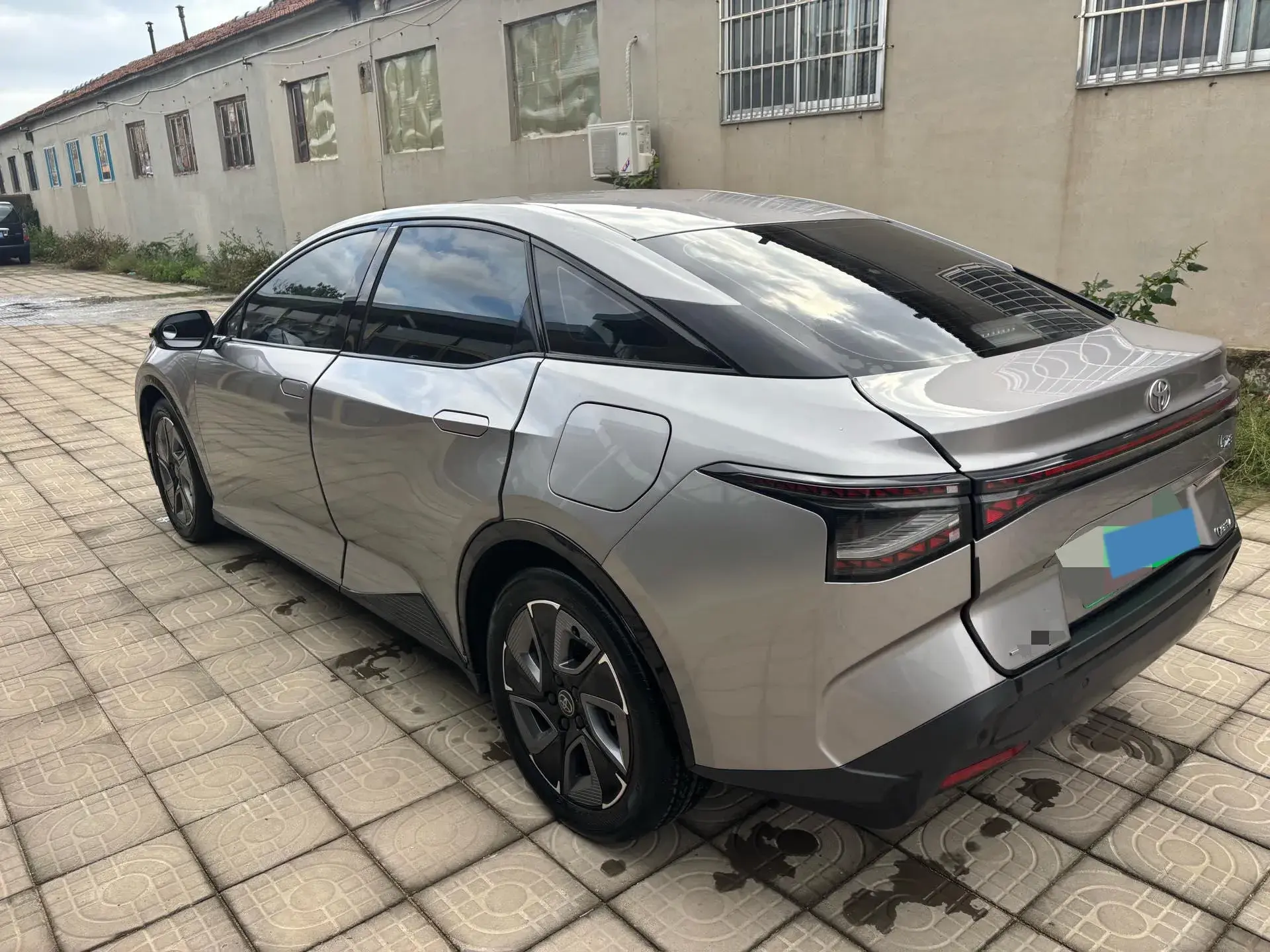 2024 TOYOTA BZ3 thumbnail 4