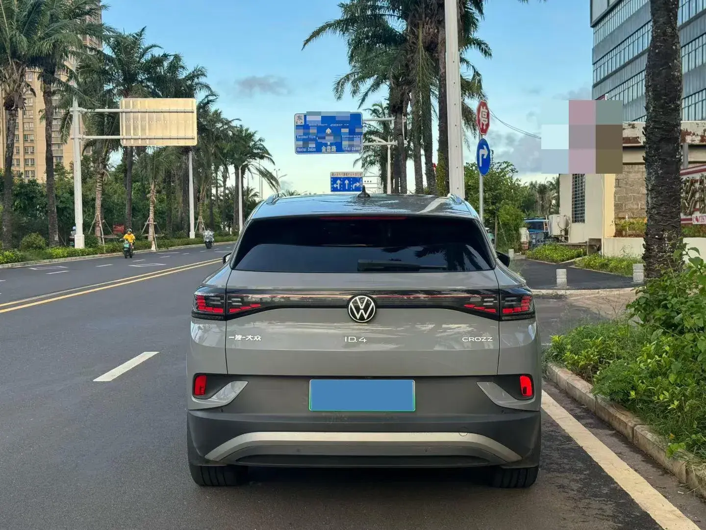 2022 VOLKSWAGEN ID.4 thumbnail 3