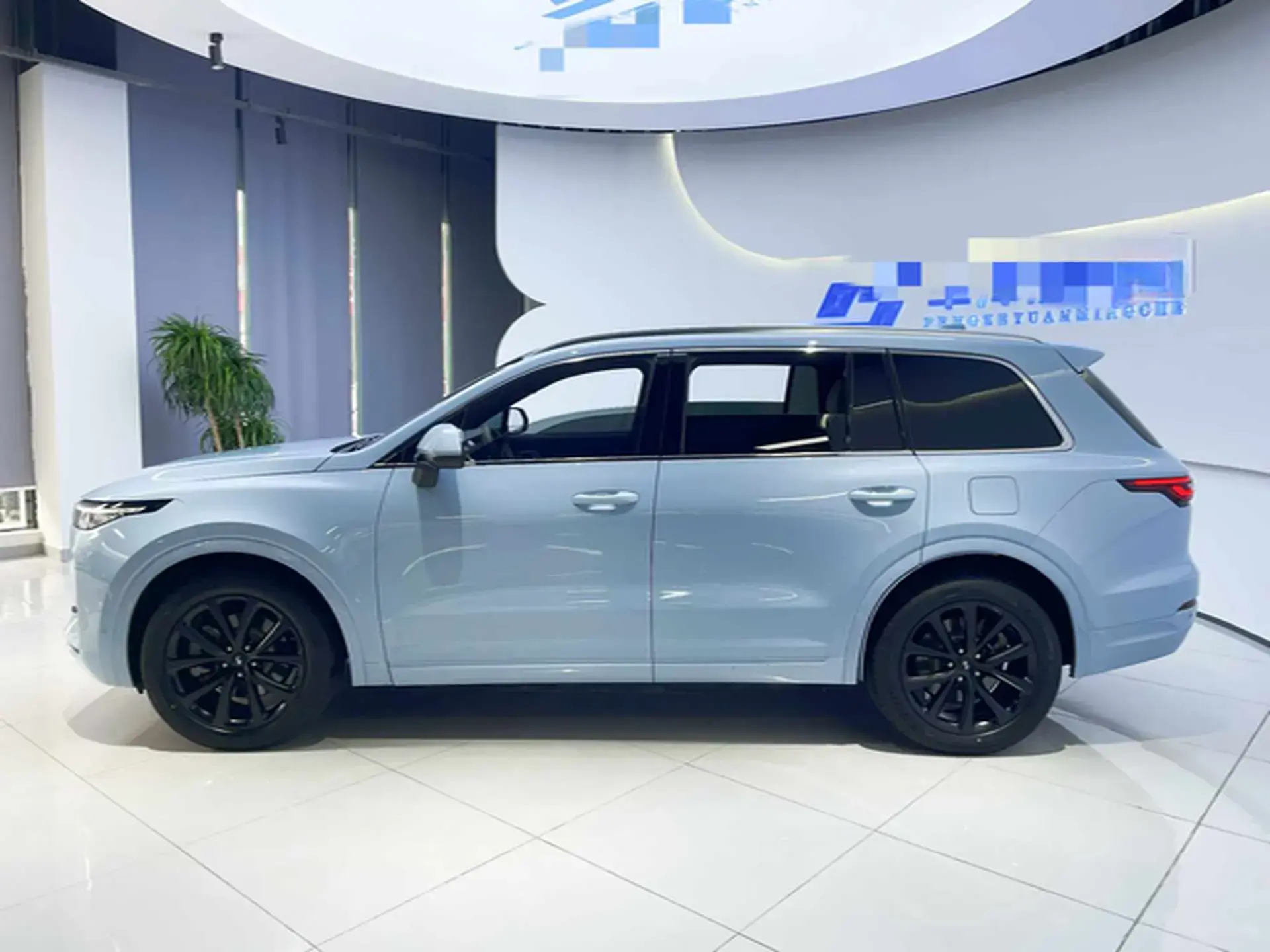 2020 LI ONE thumbnail 2