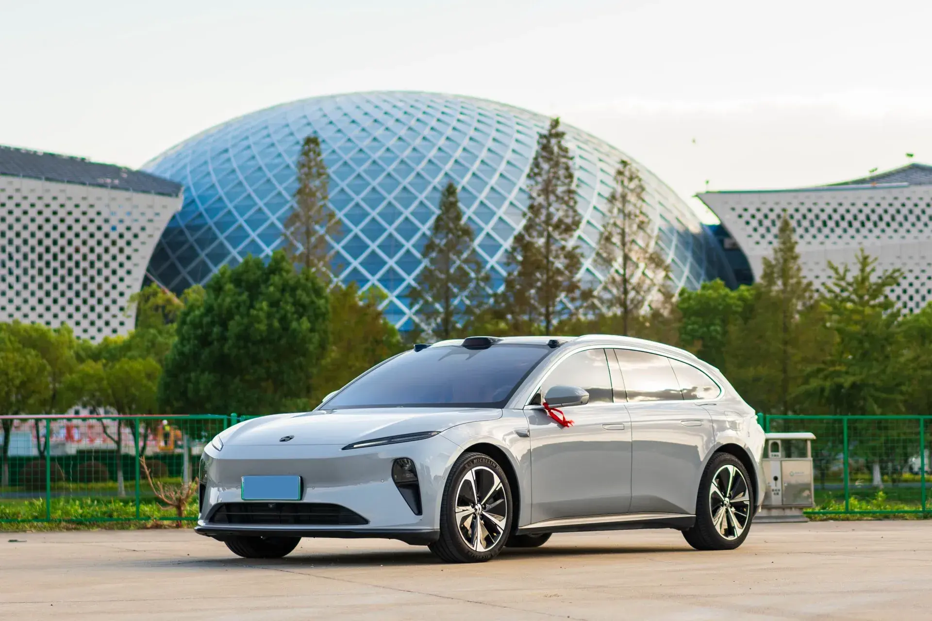2023 NIO ET5T view 1