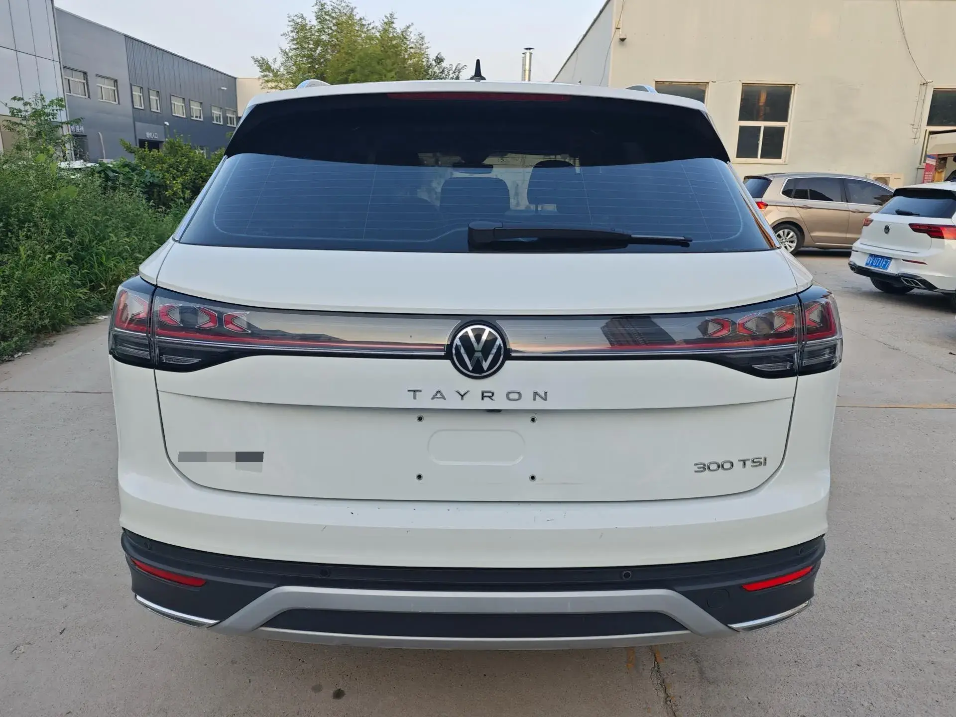 2023 VOLKSWAGEN TAYRON thumbnail 4