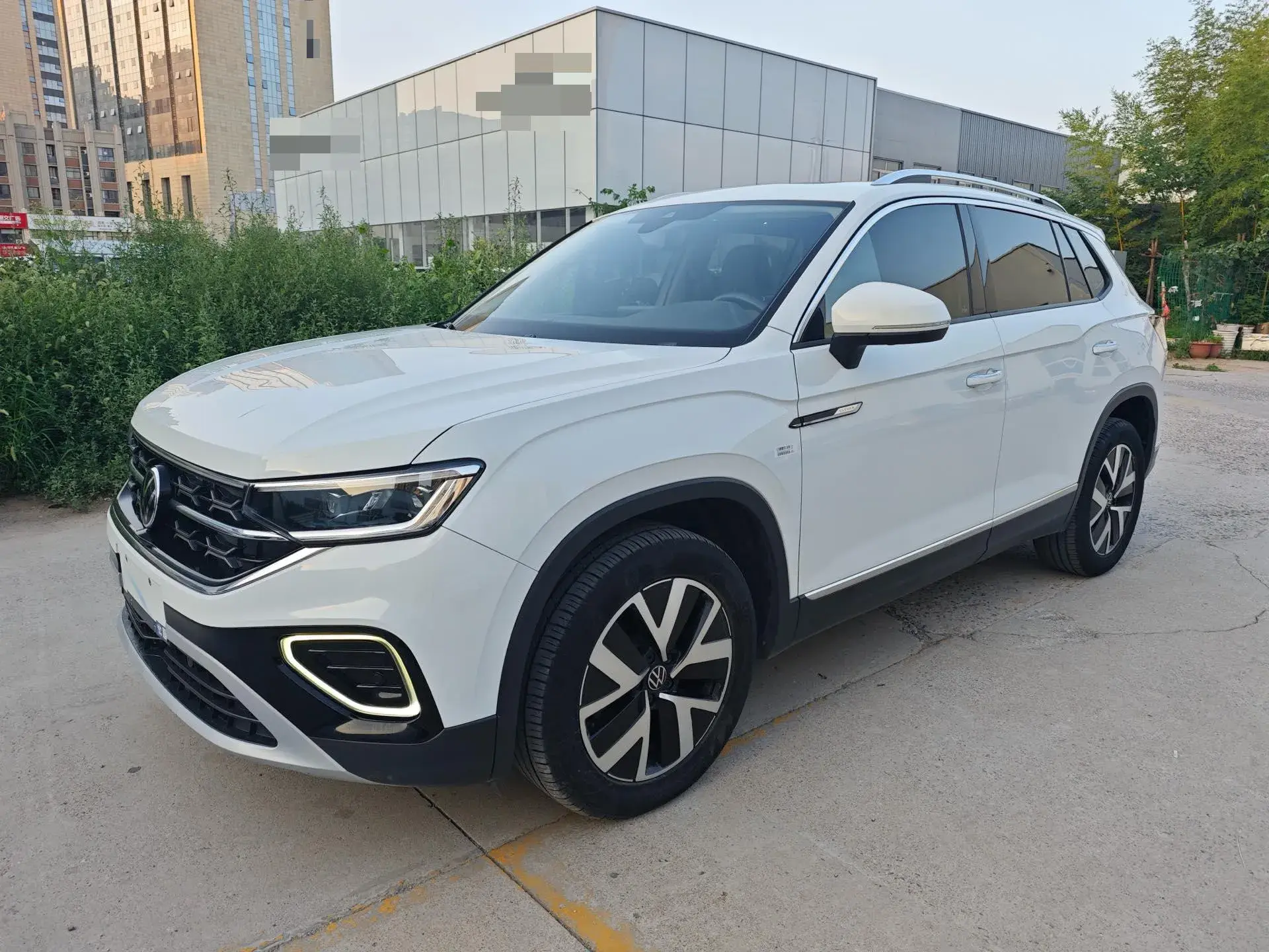 2023 VOLKSWAGEN TAYRON view 1