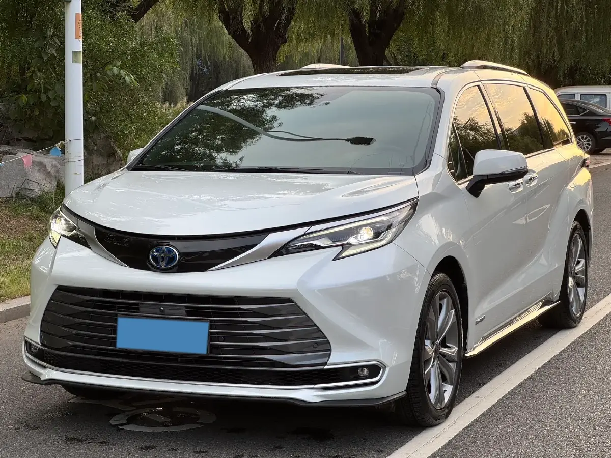 2021 Toyota Sienna 2.5L 192HP L4 E-CVT Hybrid