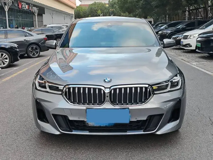 2022 BMW 6 thumbnail 2
