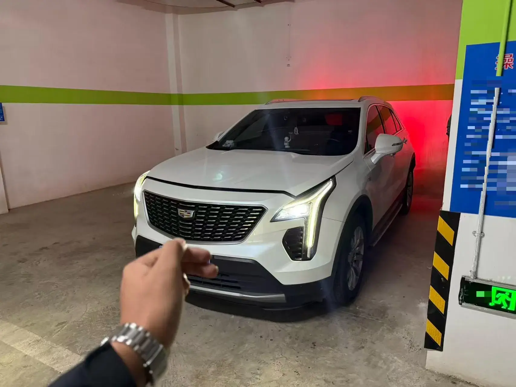 2021 CADILLAC XT4 view 1