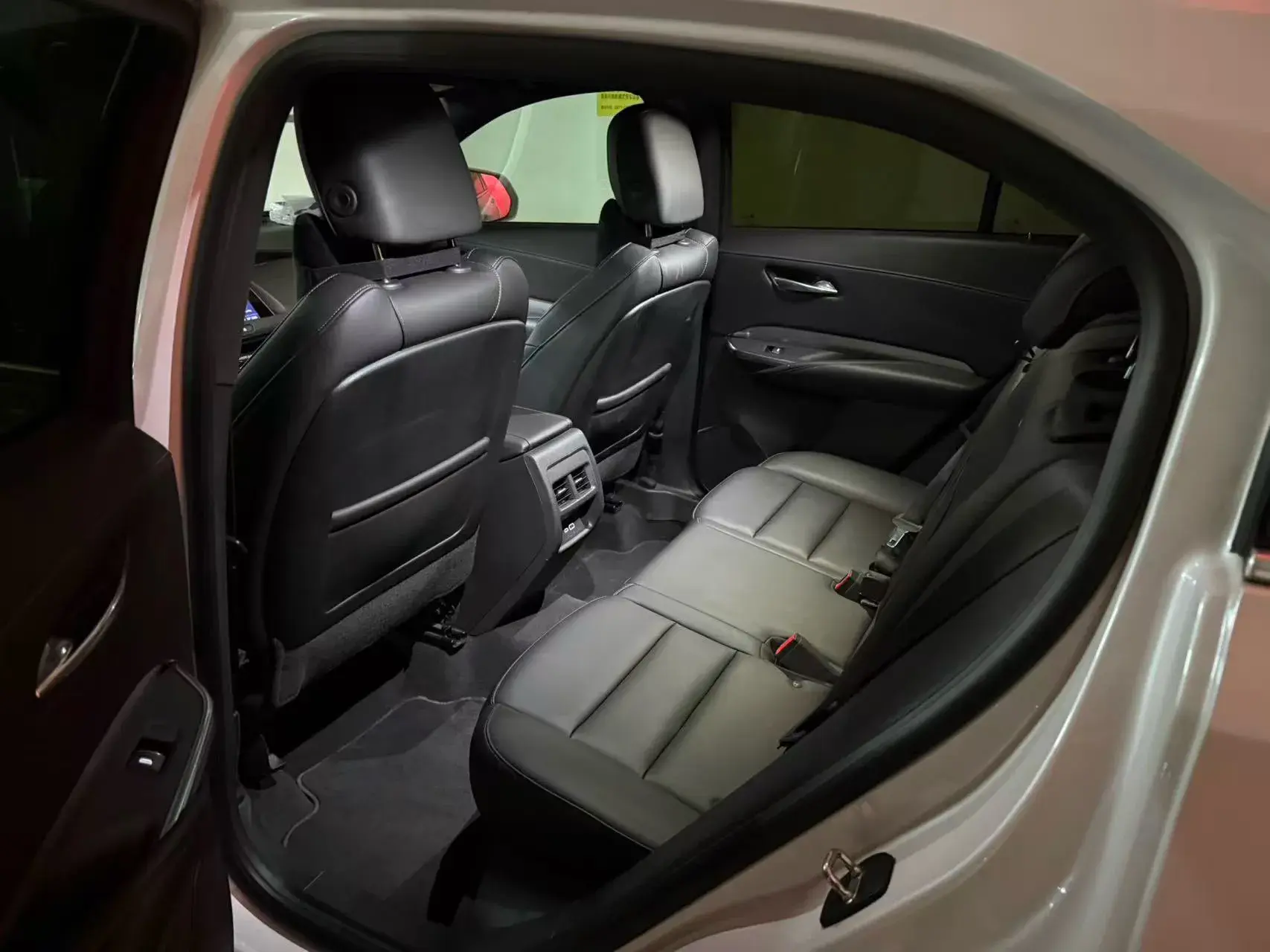 2021 CADILLAC XT4 thumbnail 3