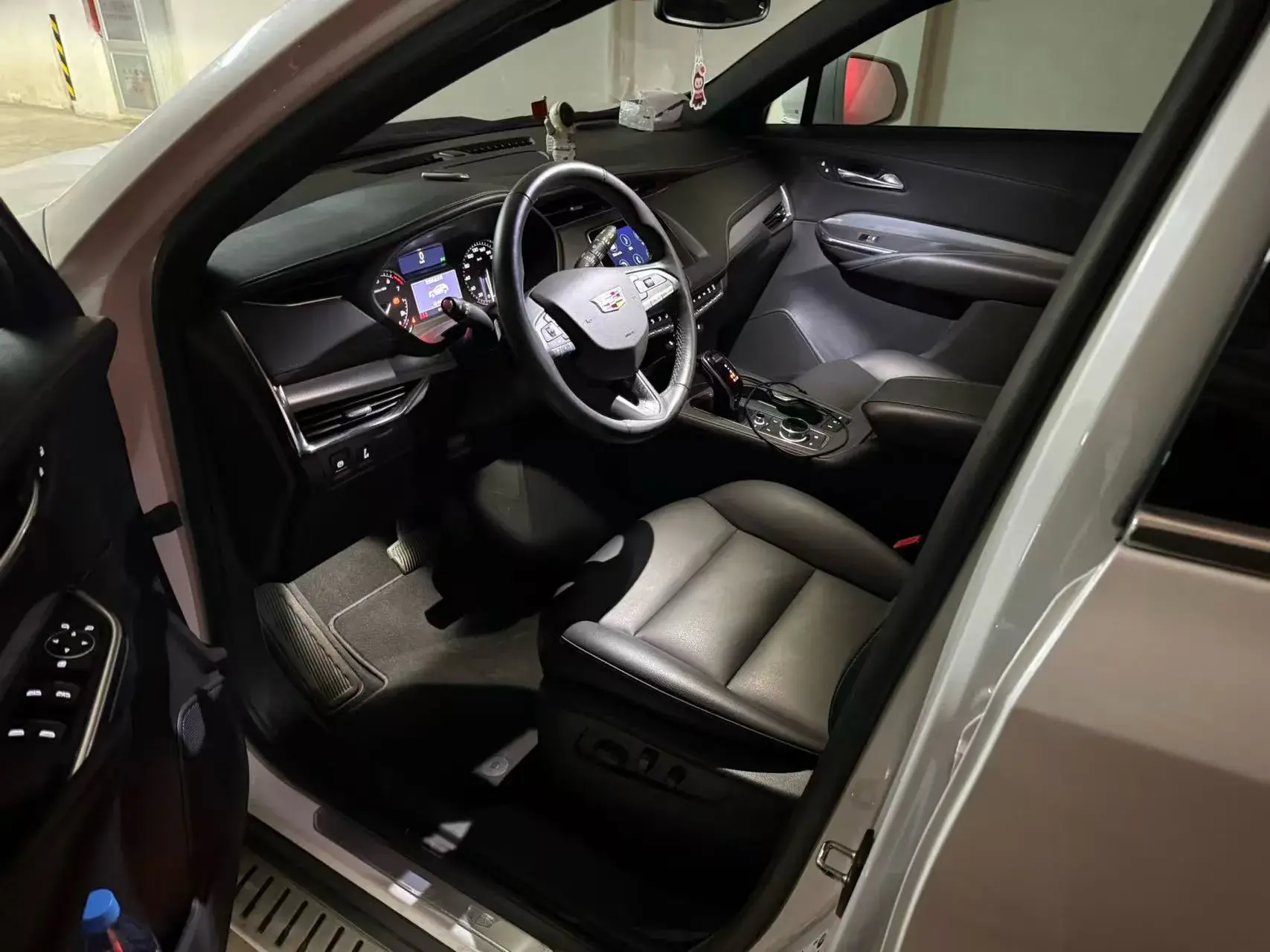 2021 CADILLAC XT4 thumbnail 2