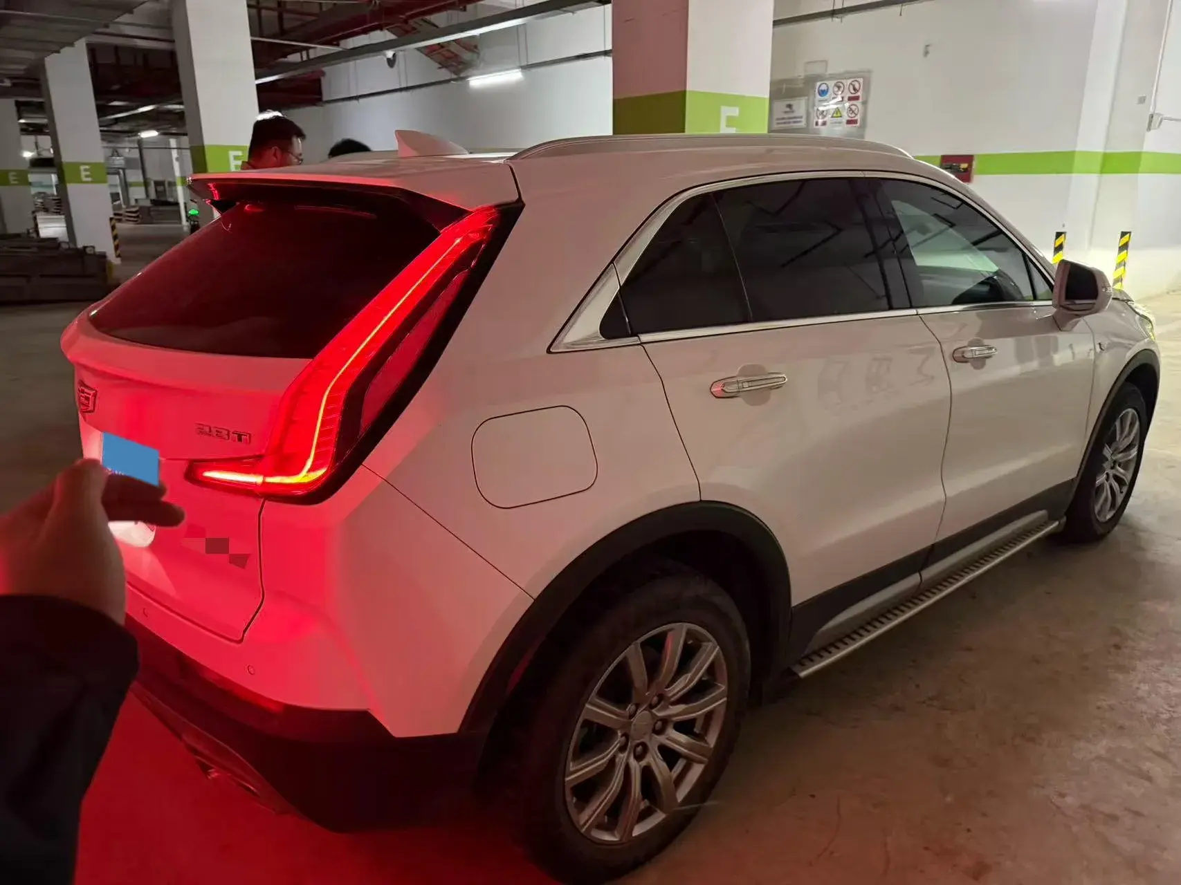 2021 CADILLAC XT4 thumbnail 4