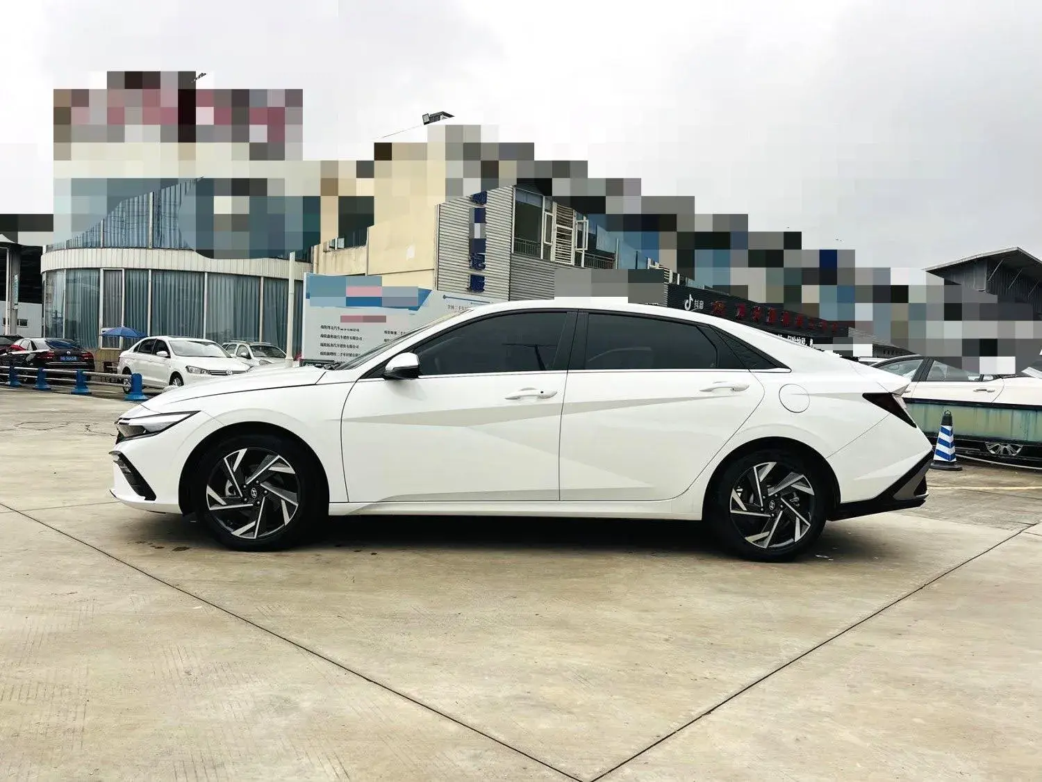 2023 HYUNDAI ELANTRA thumbnail 4