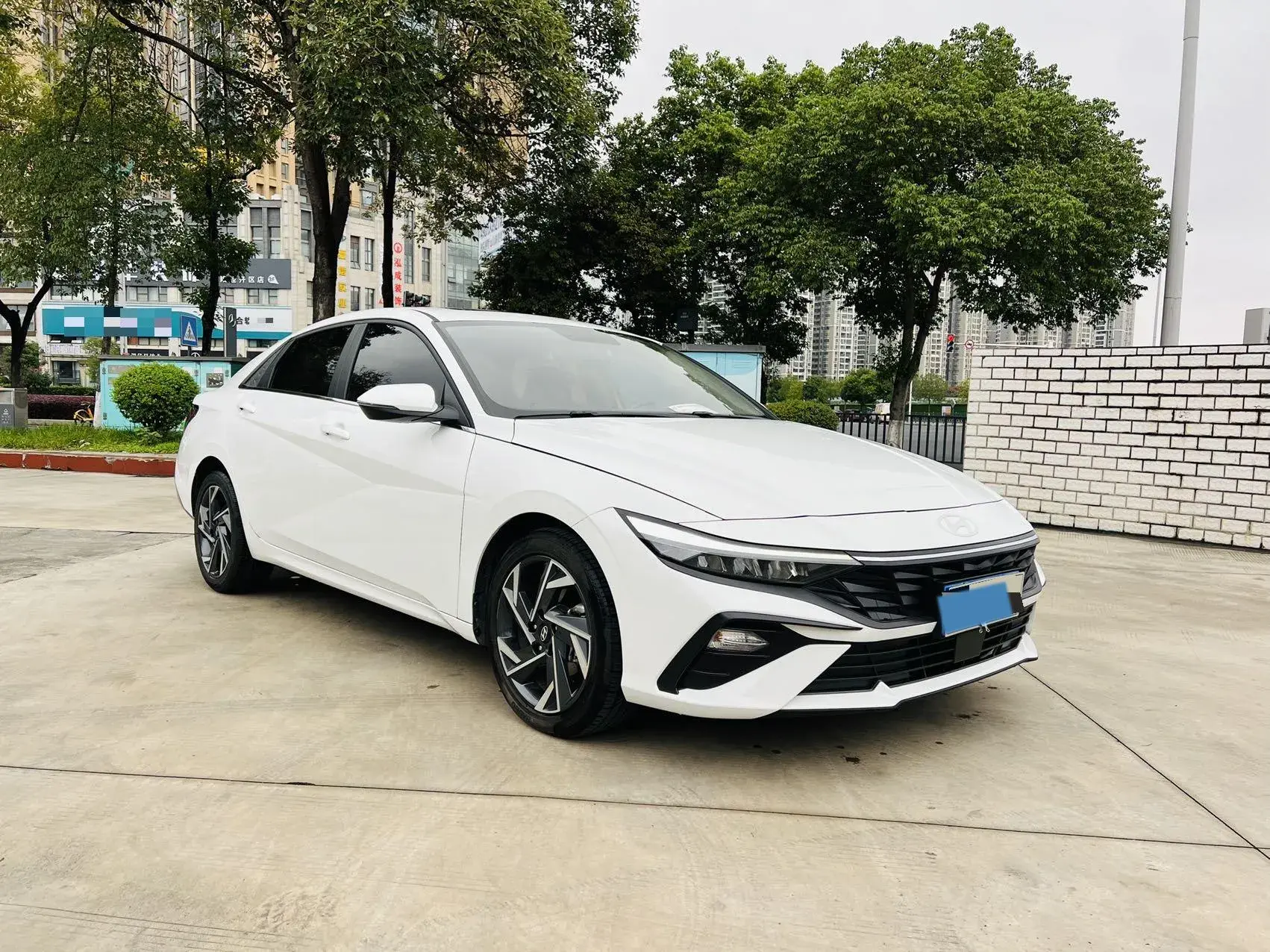 2023 HYUNDAI ELANTRA thumbnail 3