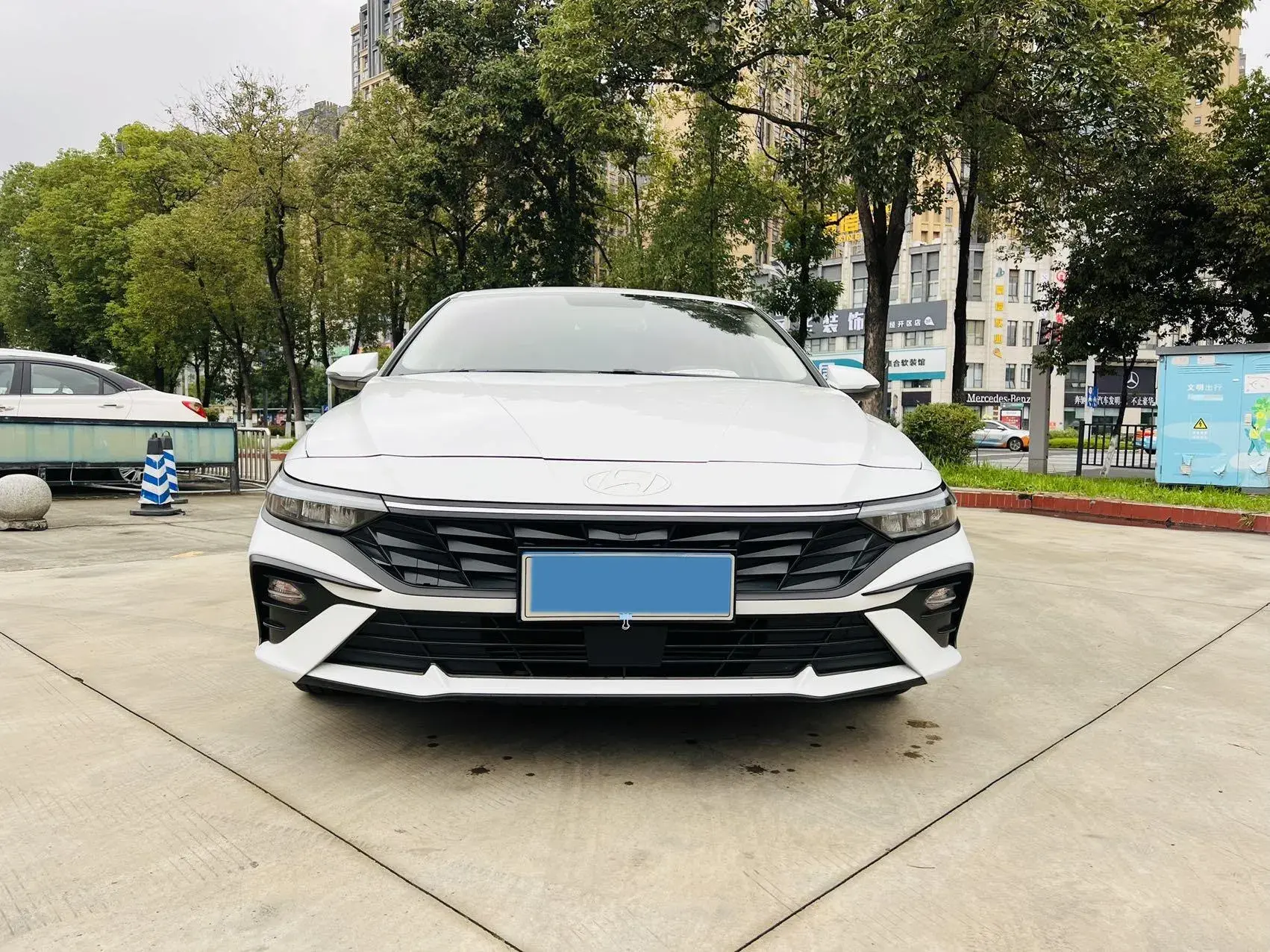 2023 HYUNDAI ELANTRA thumbnail 2