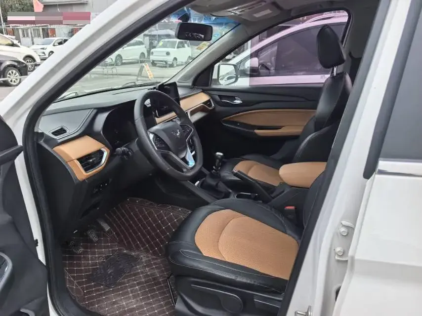 2018 WULING HONGGUANG thumbnail 4