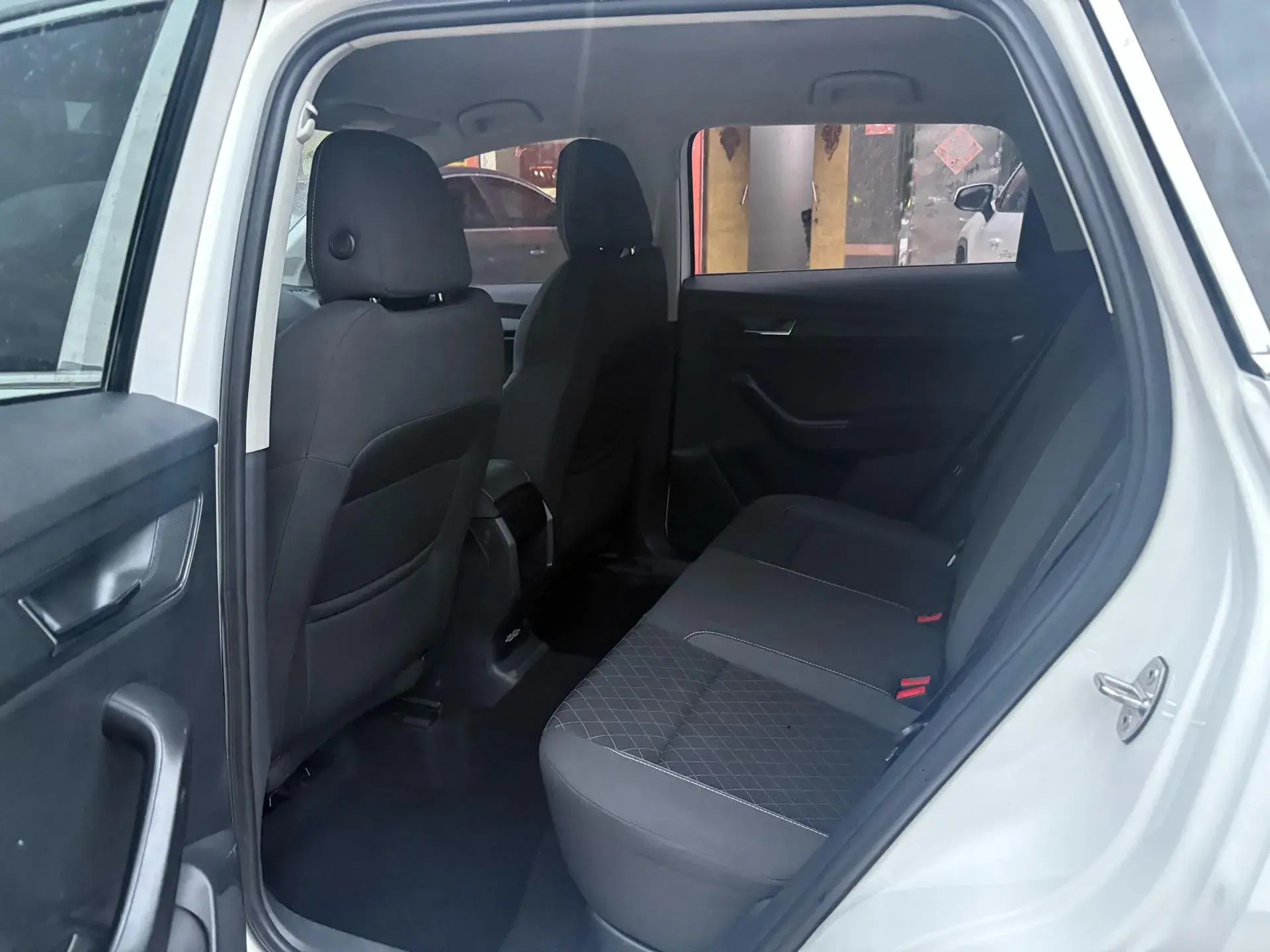 2018 SKODA KAROQ thumbnail 3