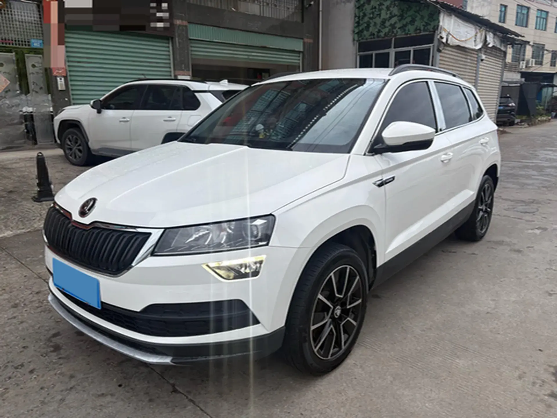 2018 SKODA KAROQ view 1