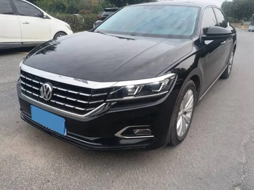 2019 VOLKSWAGEN PASSAT view 1