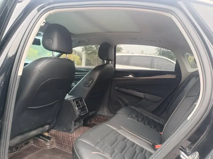 2019 VOLKSWAGEN PASSAT thumbnail 3