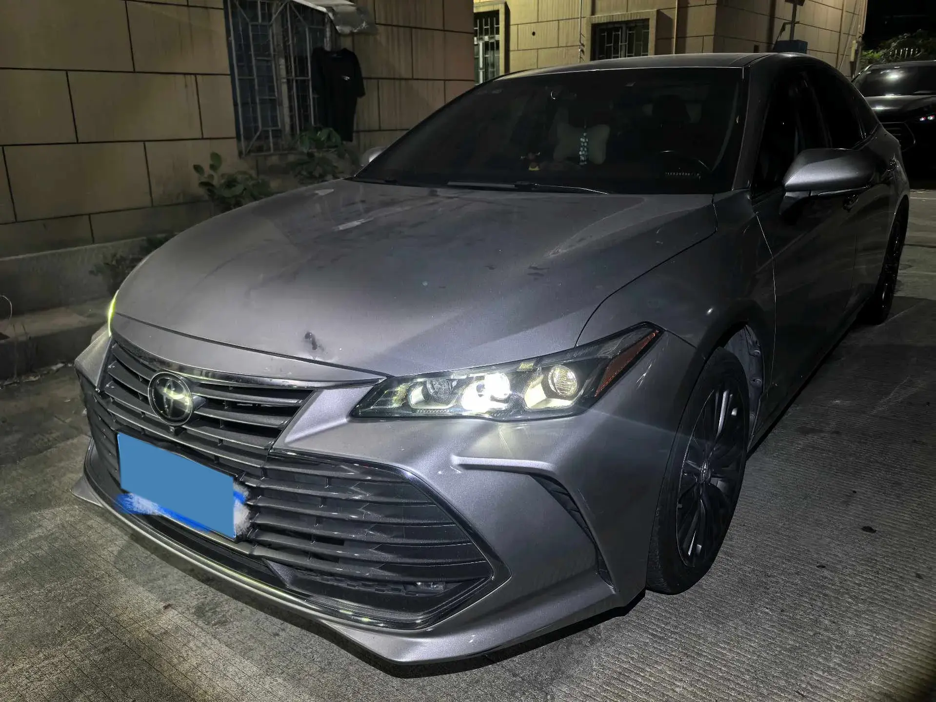 2019 TOYOTA AVALON view 1