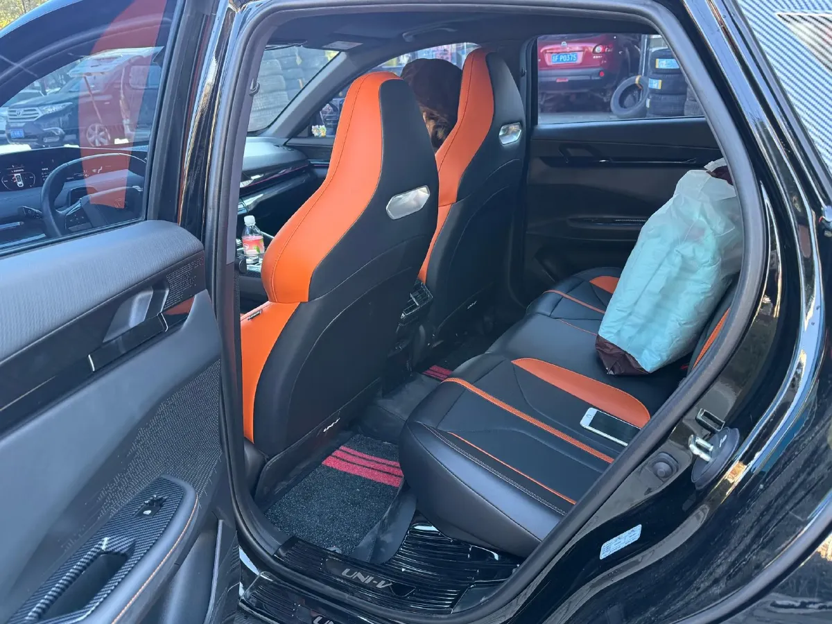 2024 ChangAn UNI-V 1.5T 188HP L4 7DCT,autocango,china used car exporter,china ev exporter,chinese used car exporter,chinese used ev exporter