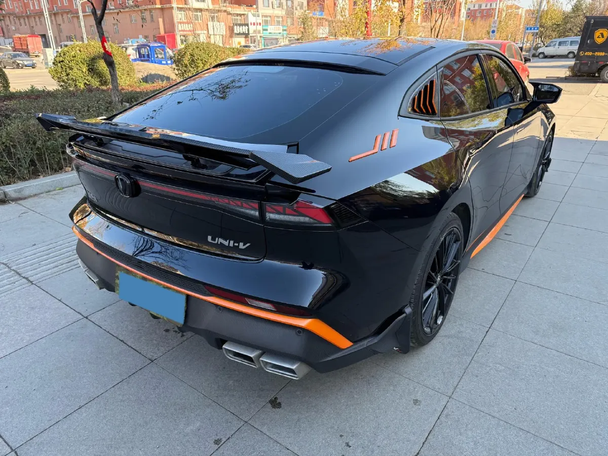 2024 ChangAn UNI-V 1.5T 188HP L4 7DCT,autocango,china used car exporter,china ev exporter,chinese used car exporter,chinese used ev exporter