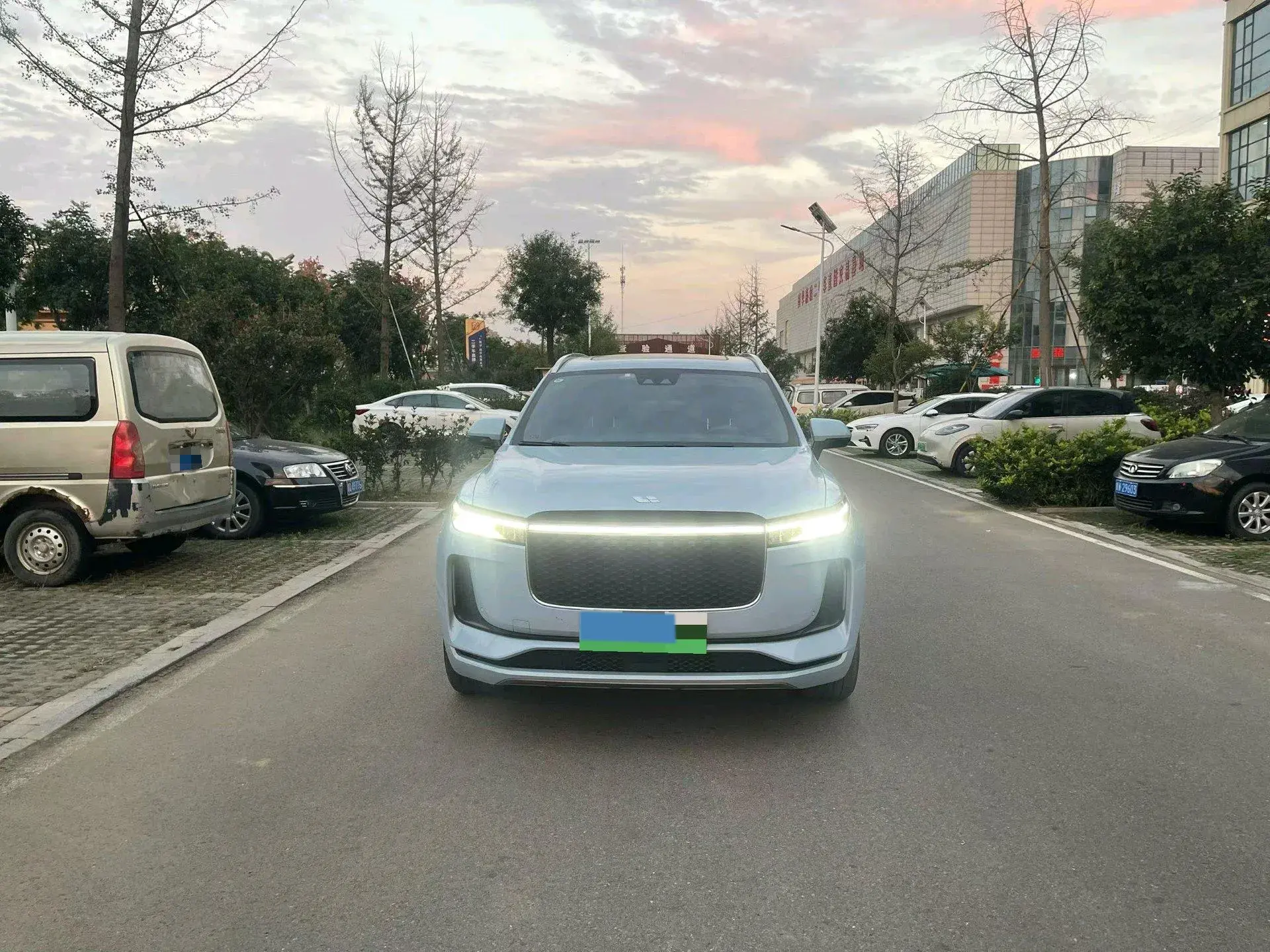 2020 LI ONE thumbnail 2