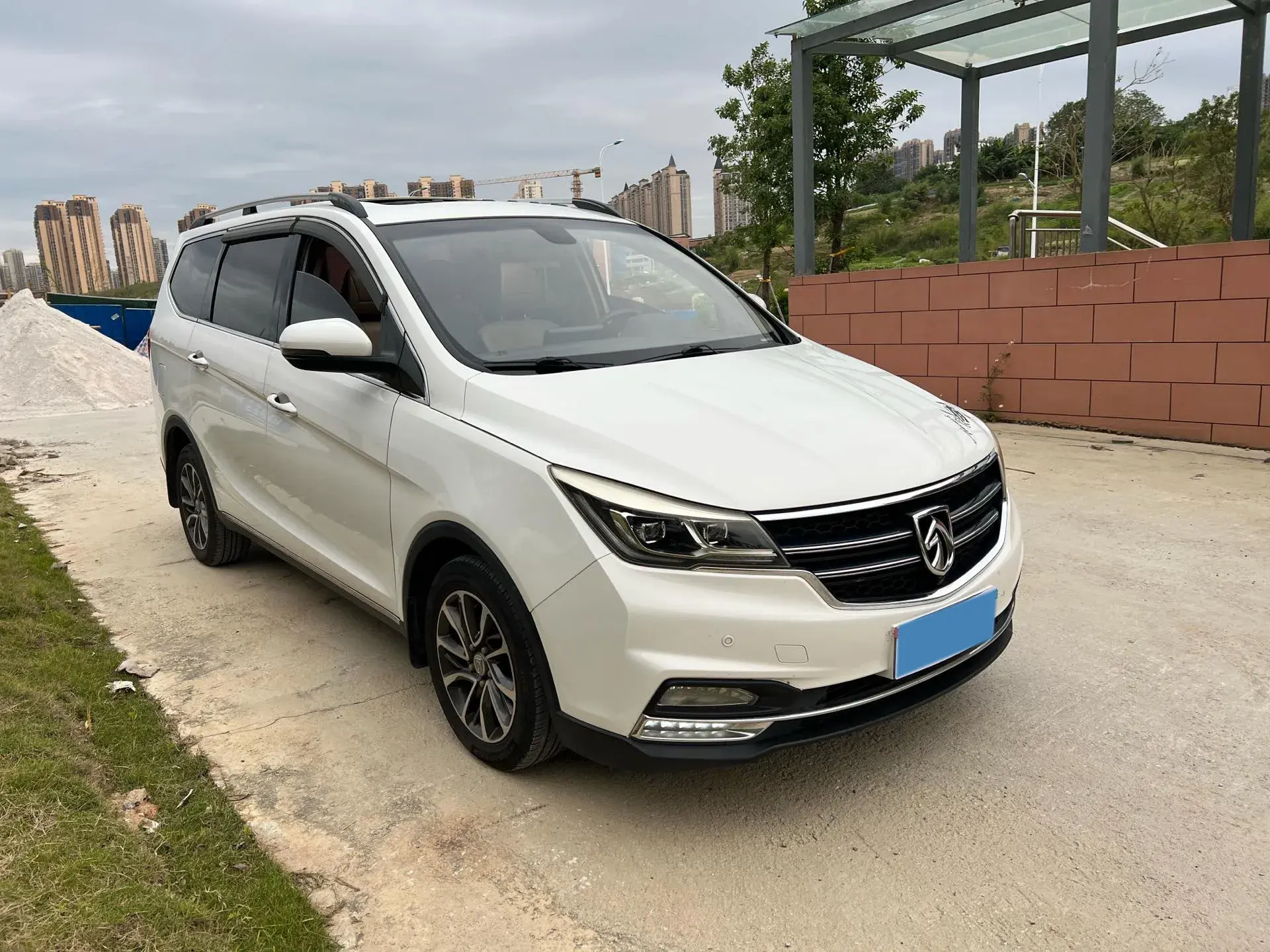 2017 BAOJUN 730 thumbnail 3