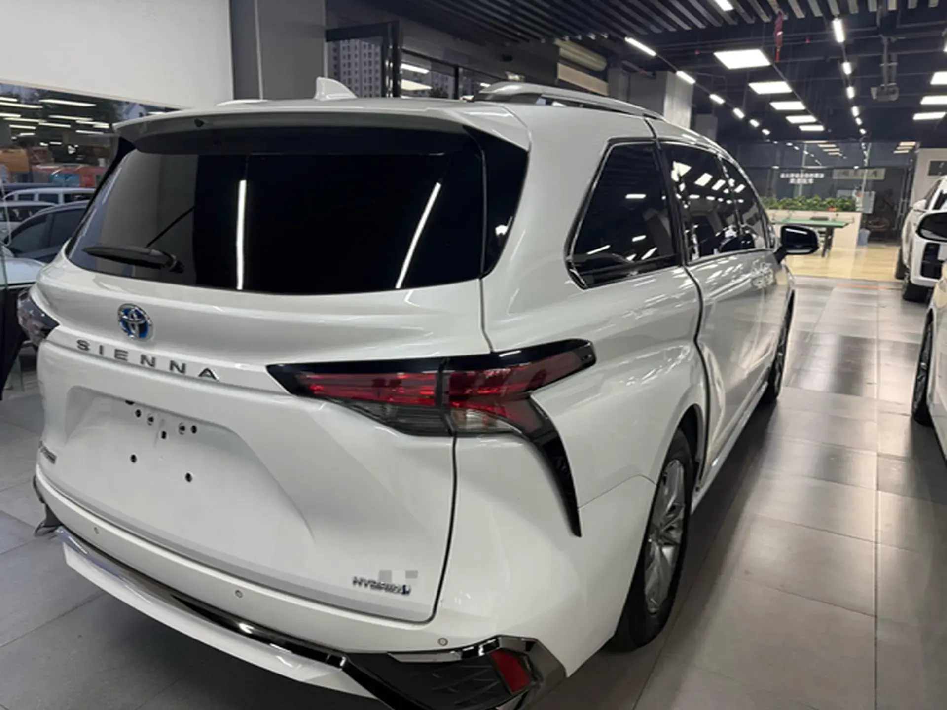 2023 TOYOTA SIENNA thumbnail 3