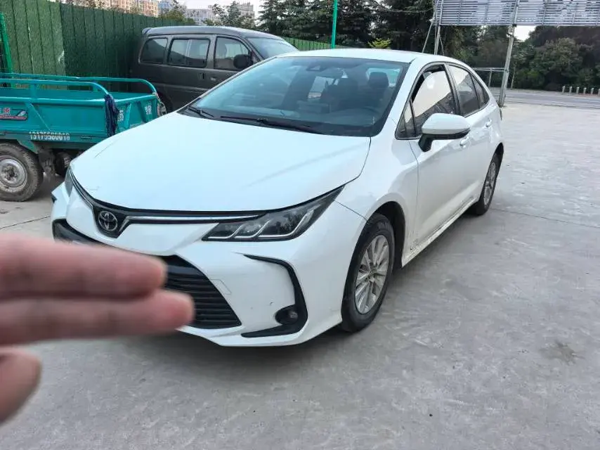 2019 TOYOTA COROLLA view 1
