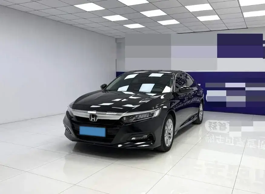 2018 HONDA ACCORD view 1