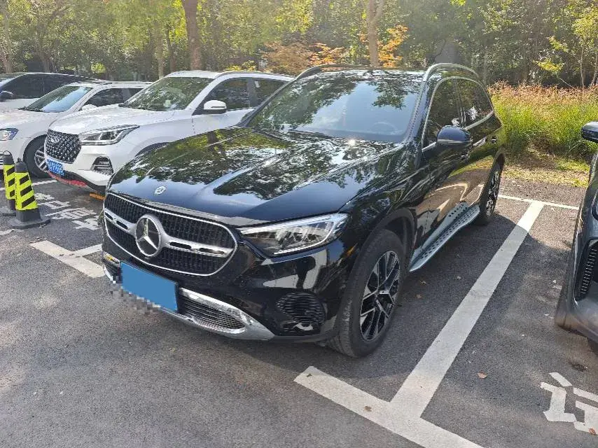 2023 MERCEDES-BENZ GLC view 1