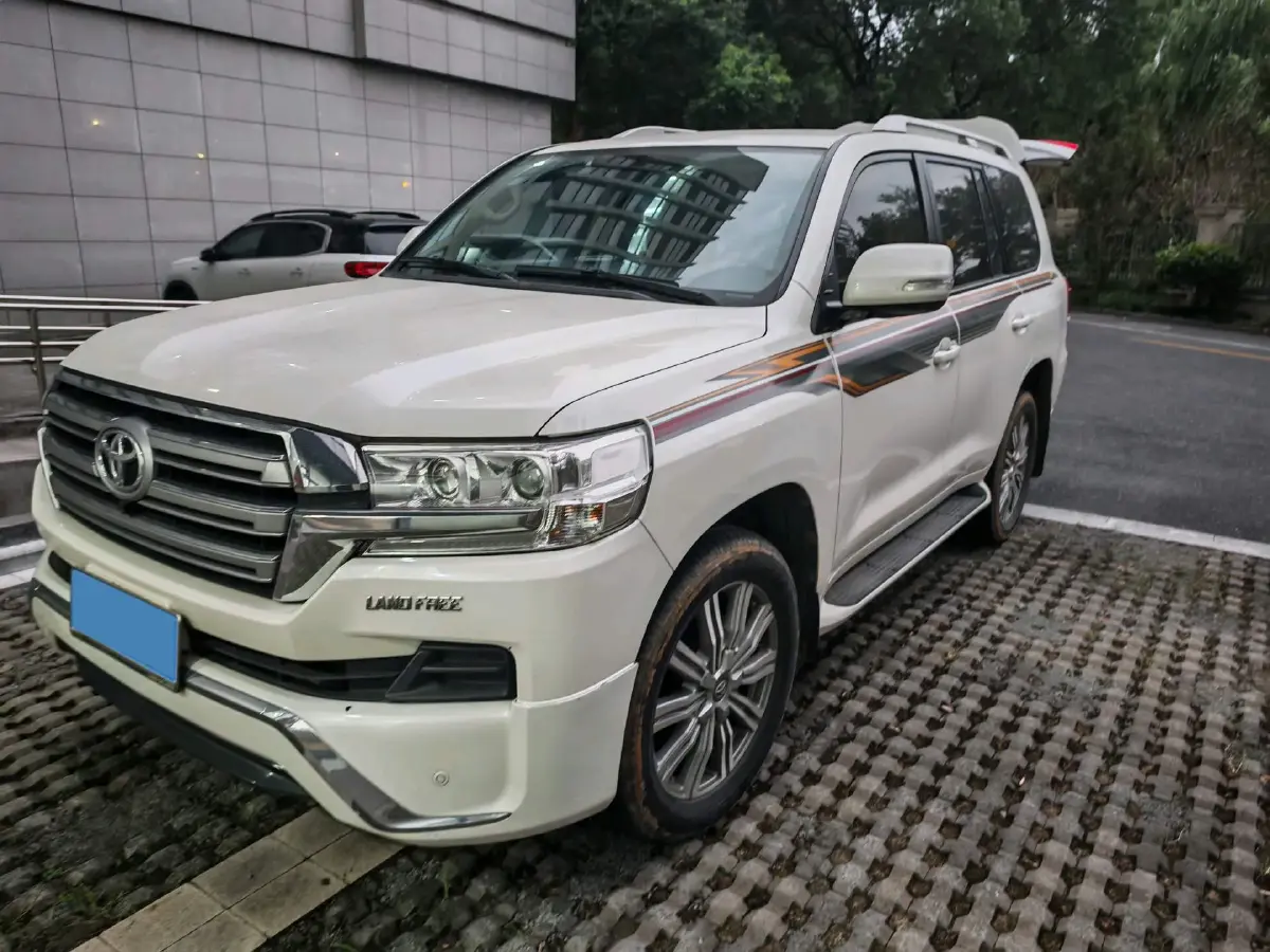 2015 Toyota Land Cruiser 4.6L 310HP V8 6AT
