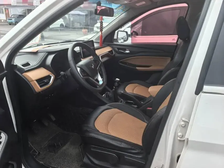 2018 WULING HONGGUANG thumbnail 4