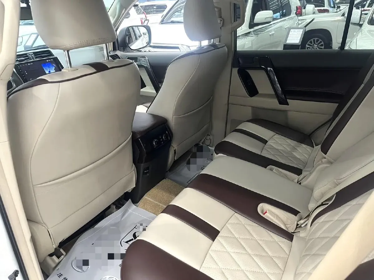 2020 Toyota Yaris 1.6T 261HP L3 6MT,autocango,china used car exporter,china ev exporter,chinese used car exporter,chinese used ev exporter