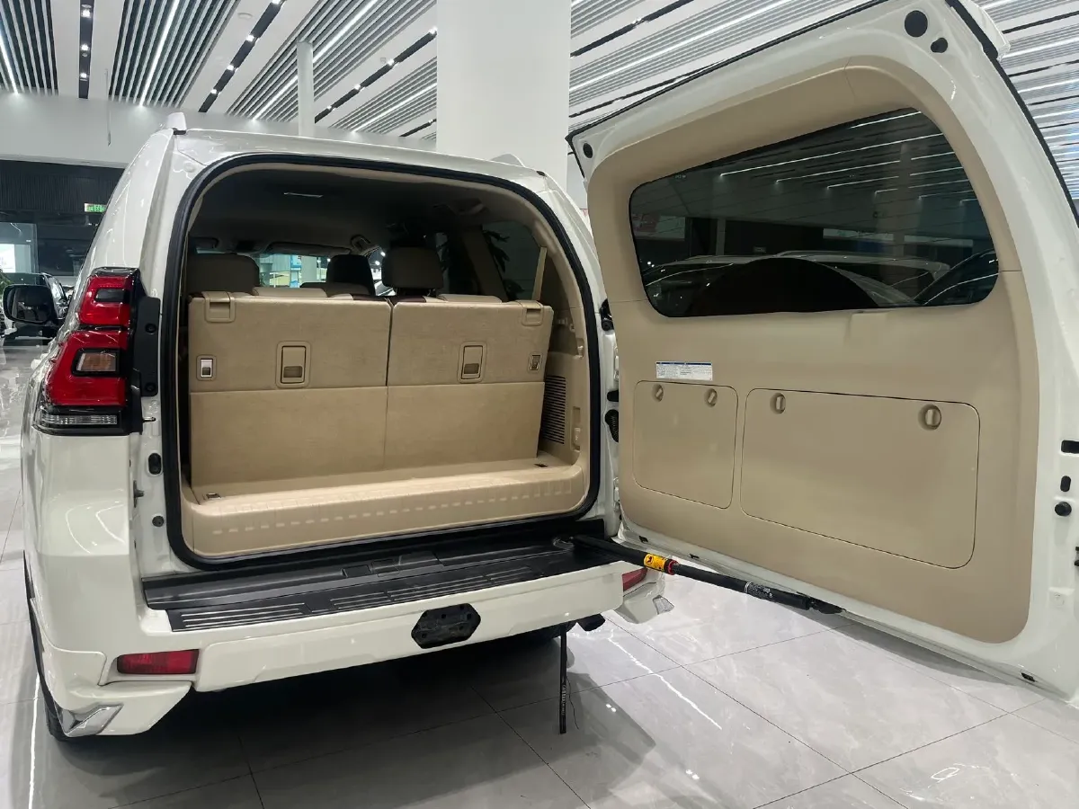 2020 Toyota Yaris 1.6T 261HP L3 6MT,autocango,china used car exporter,china ev exporter,chinese used car exporter,chinese used ev exporter