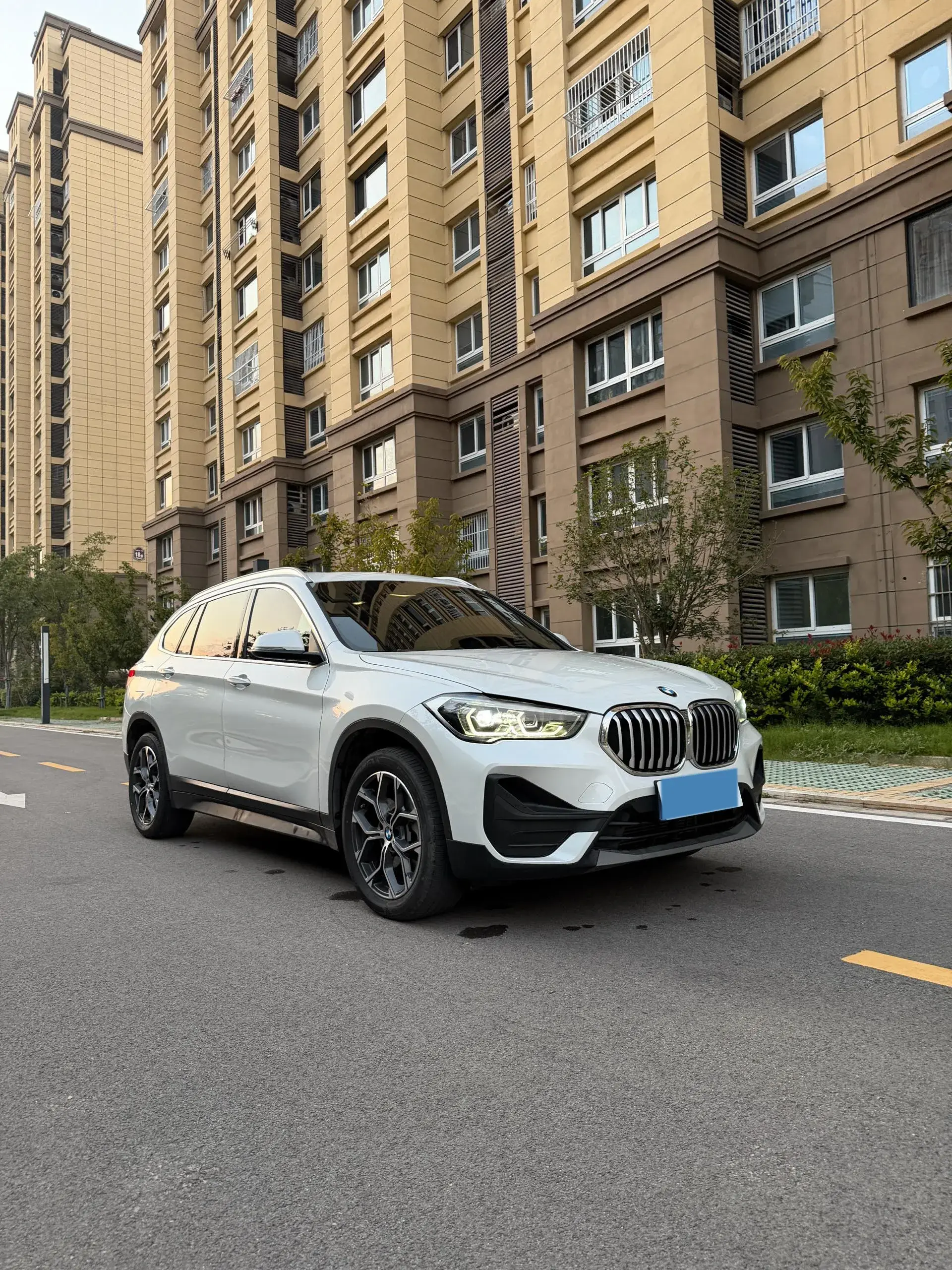 2022 BMW X1 thumbnail 3