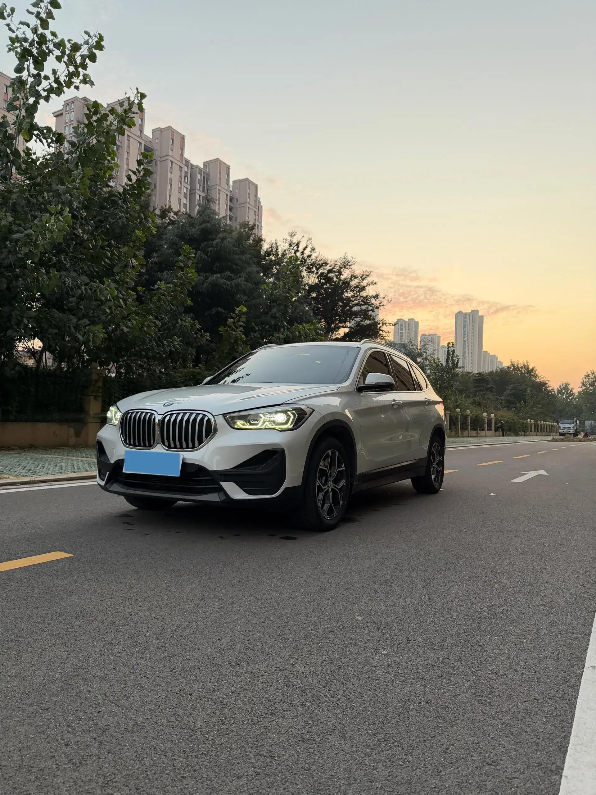 2022 BMW X1 view 1
